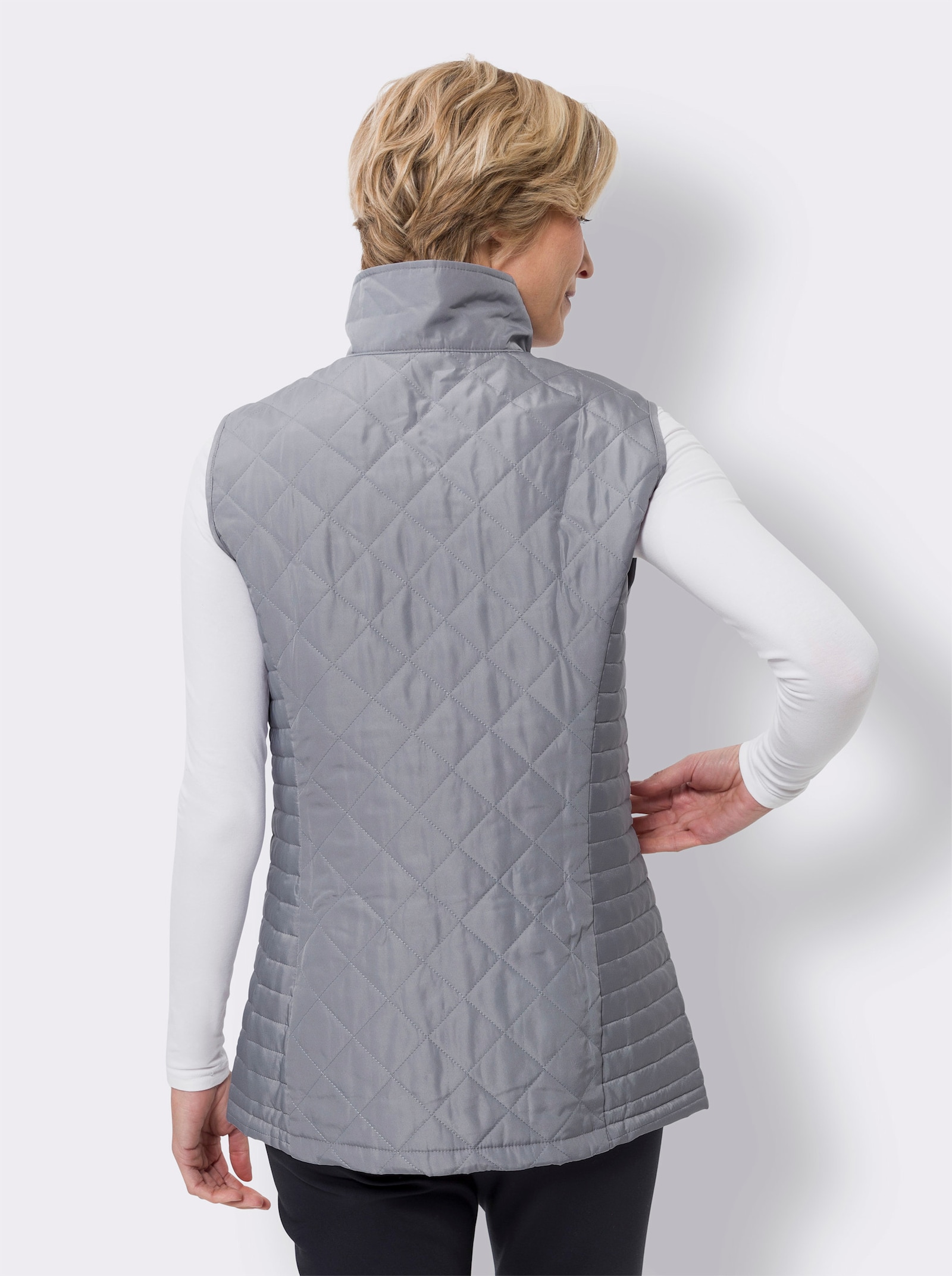 Prošívaná vesta s pajetkami na kapsách - kamenná šedá