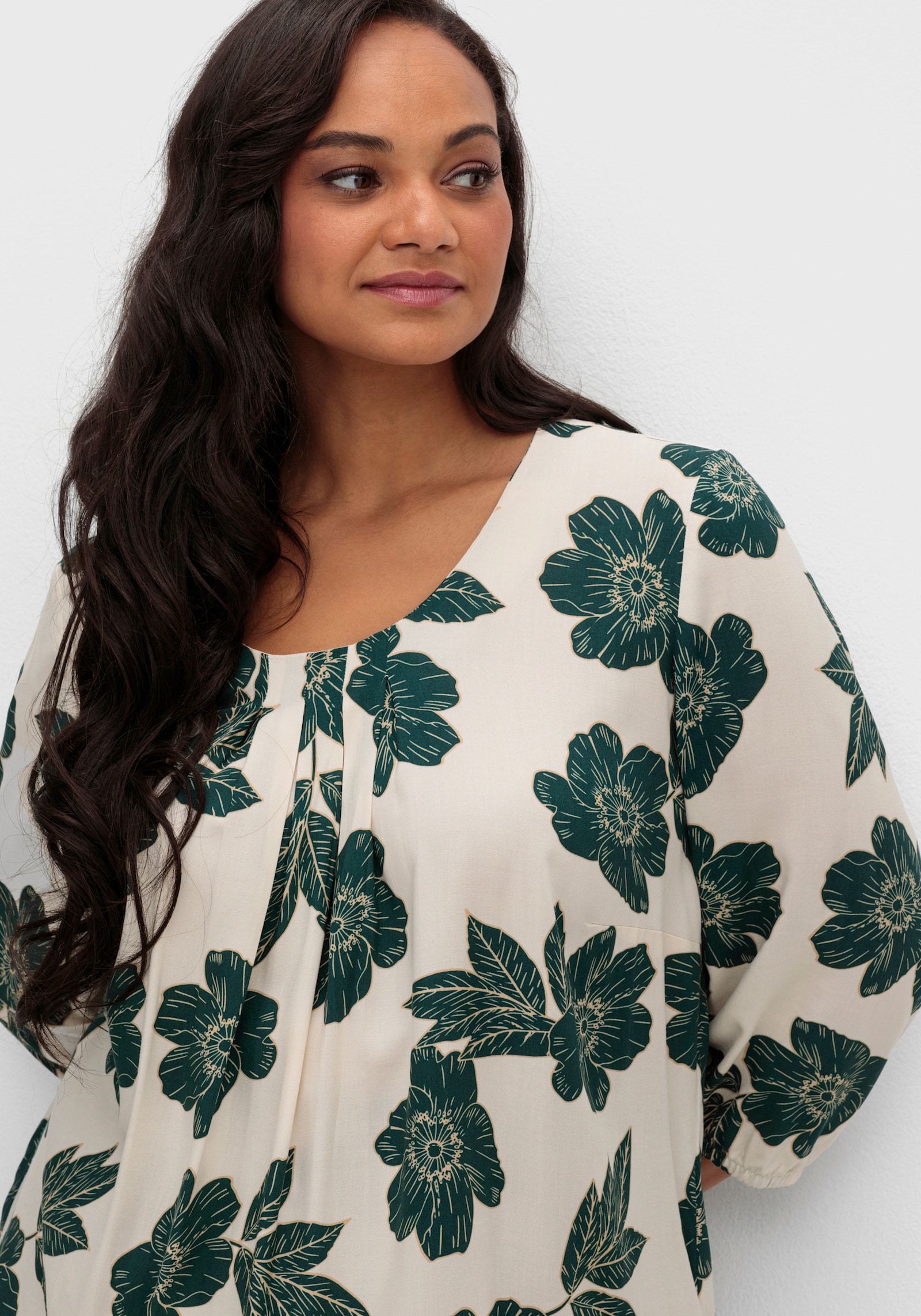 Schlupfbluse mit großen Blüten - champagner-petrol-bedruckt