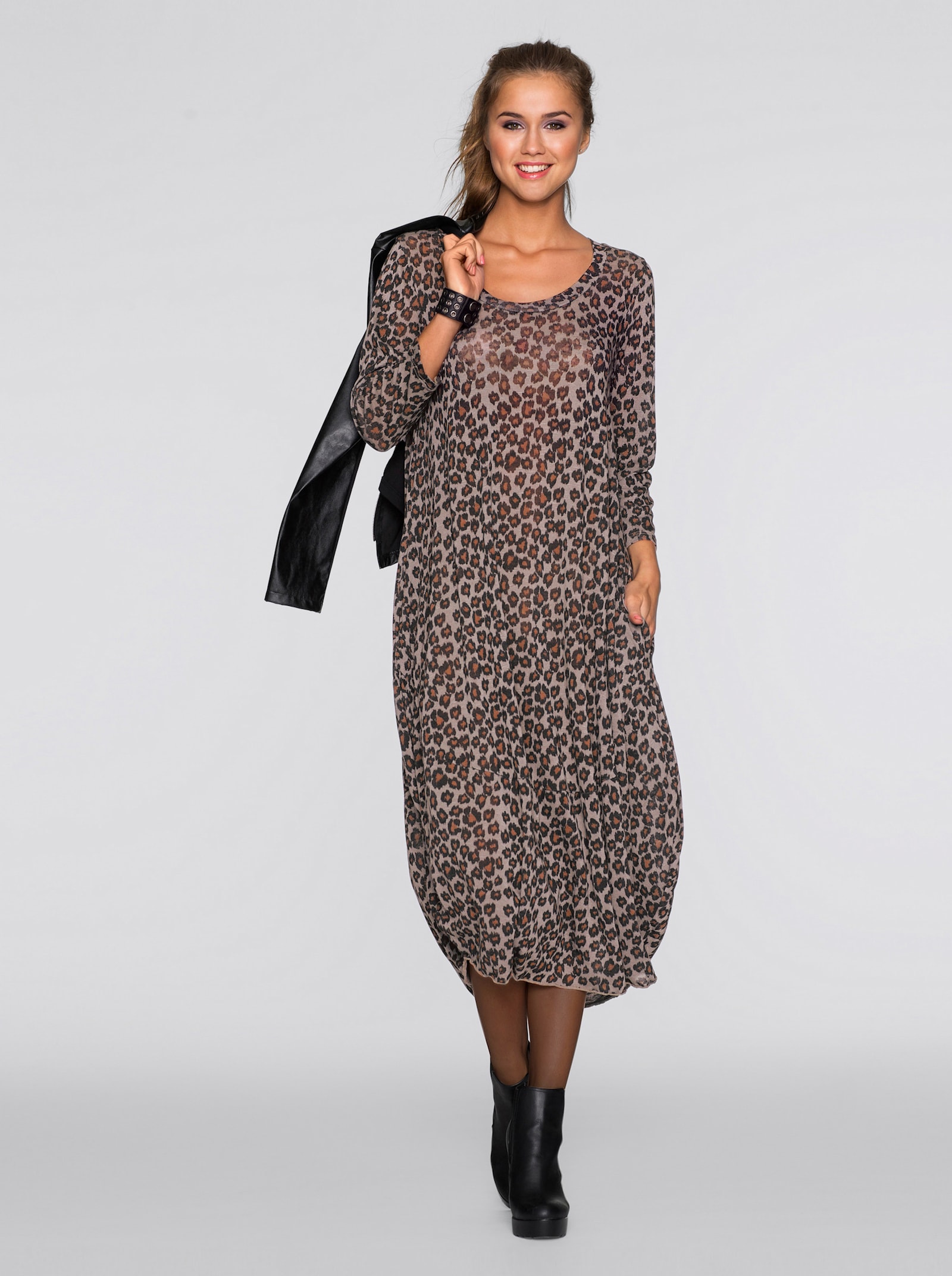 Maxišaty, jemný úplet - sezamová-čierna vzor