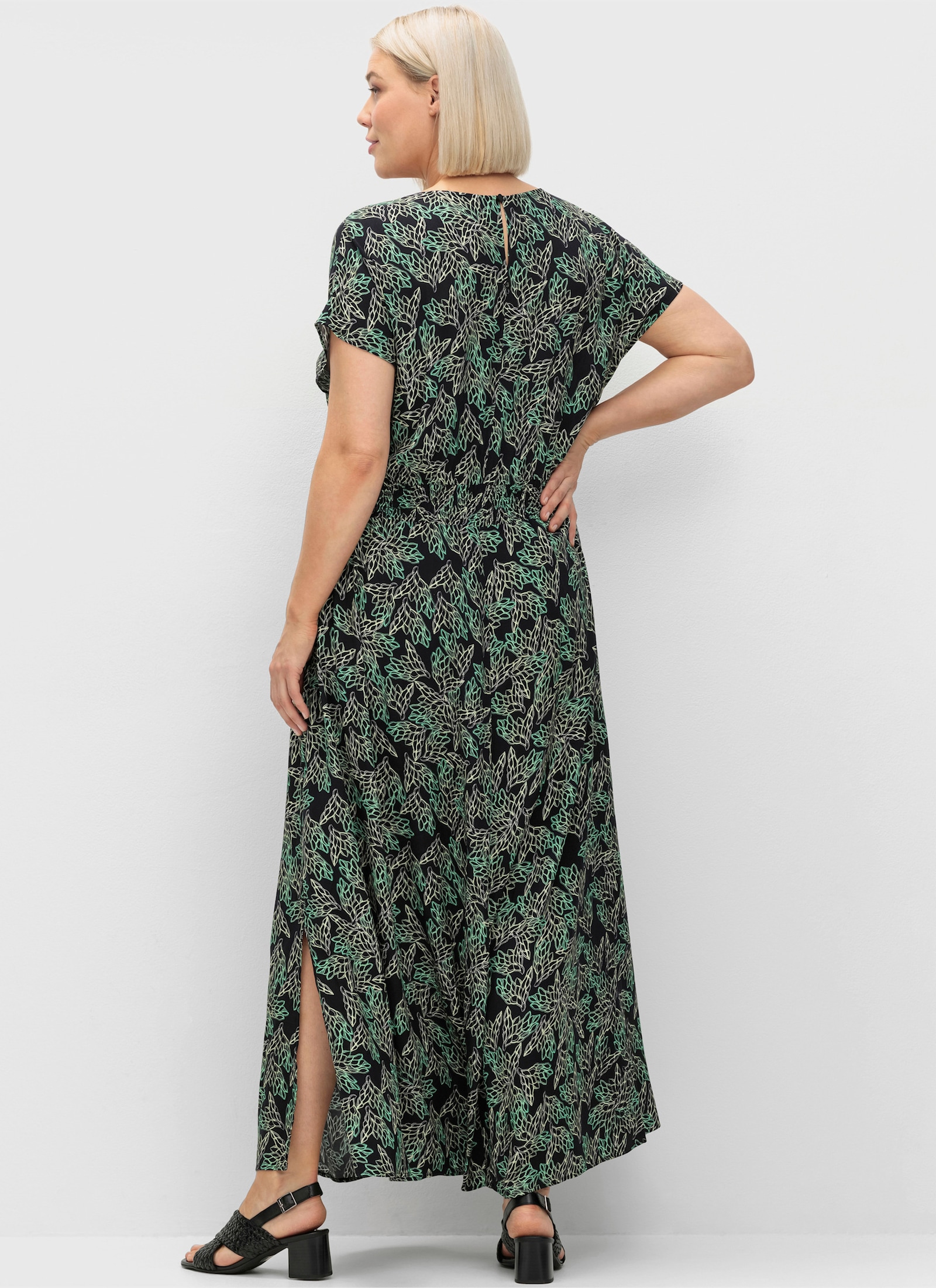 sheego Maxikleid mit Blumendruck und gesmokter Taille - schwarz-grün