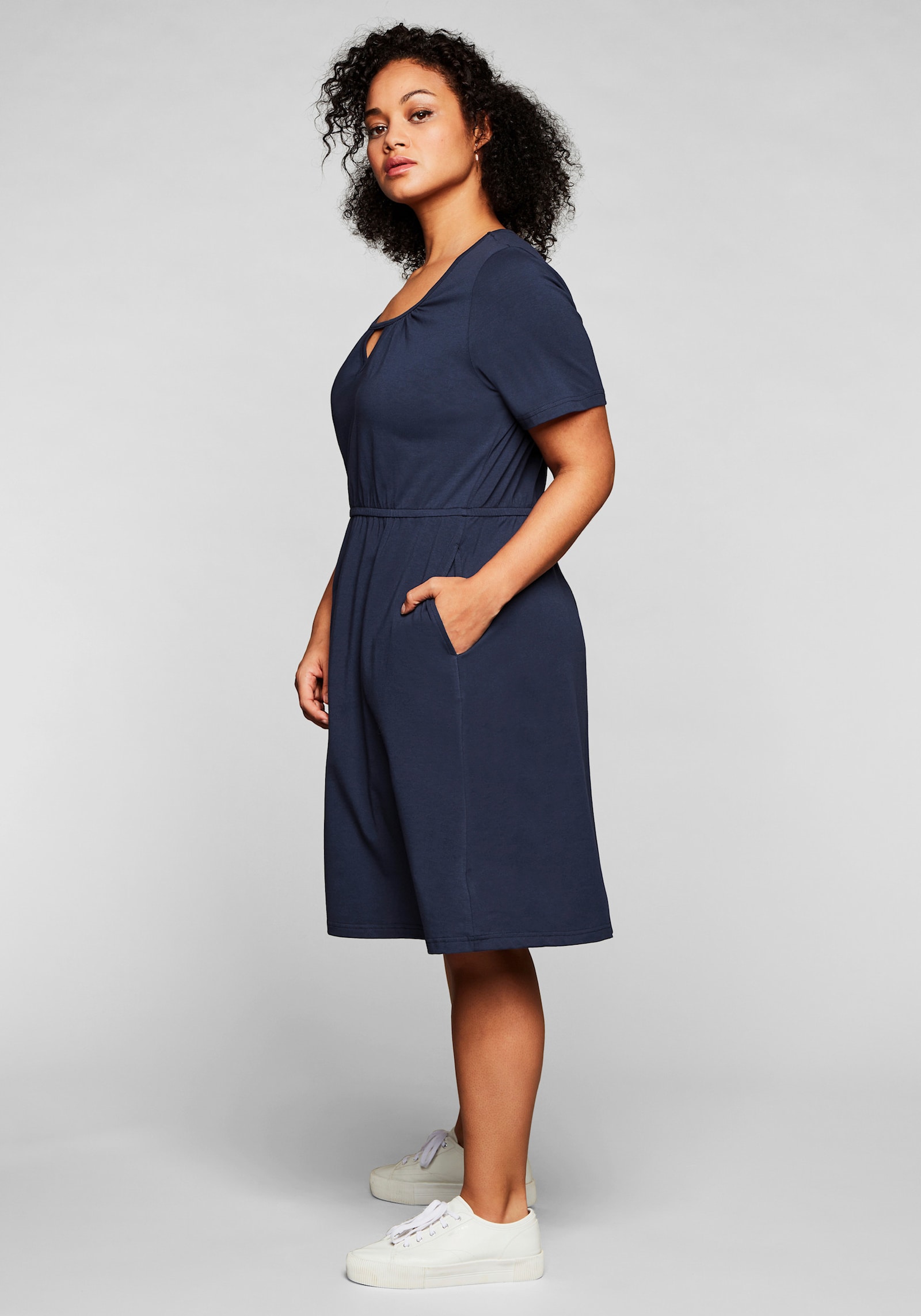 sheego Jerseyjurk met cut-out bij de hals - marine