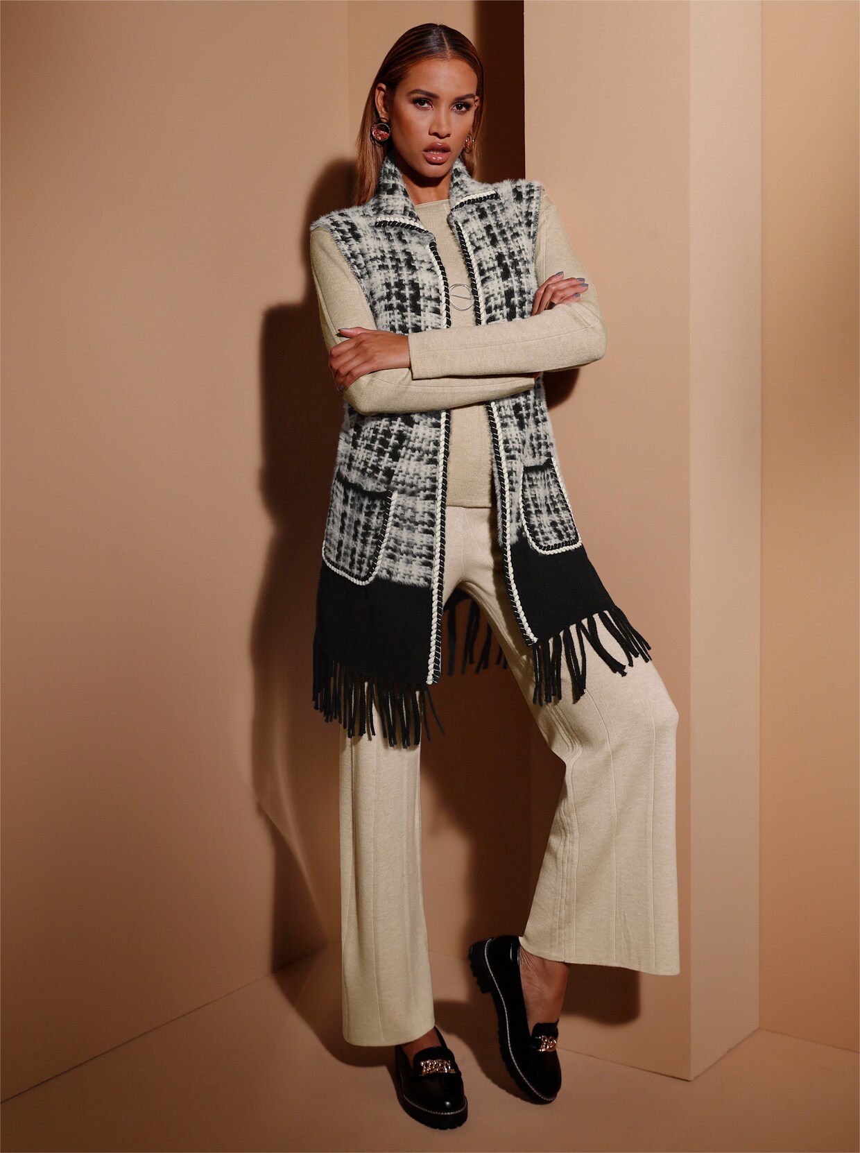 Strickweste - schwarz-sand-gemustert