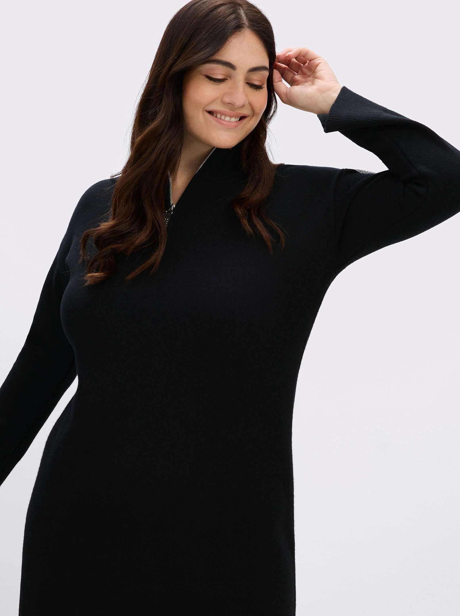 sheego Strickkleid mit Lurexstreifen am Ärmel - schwarz