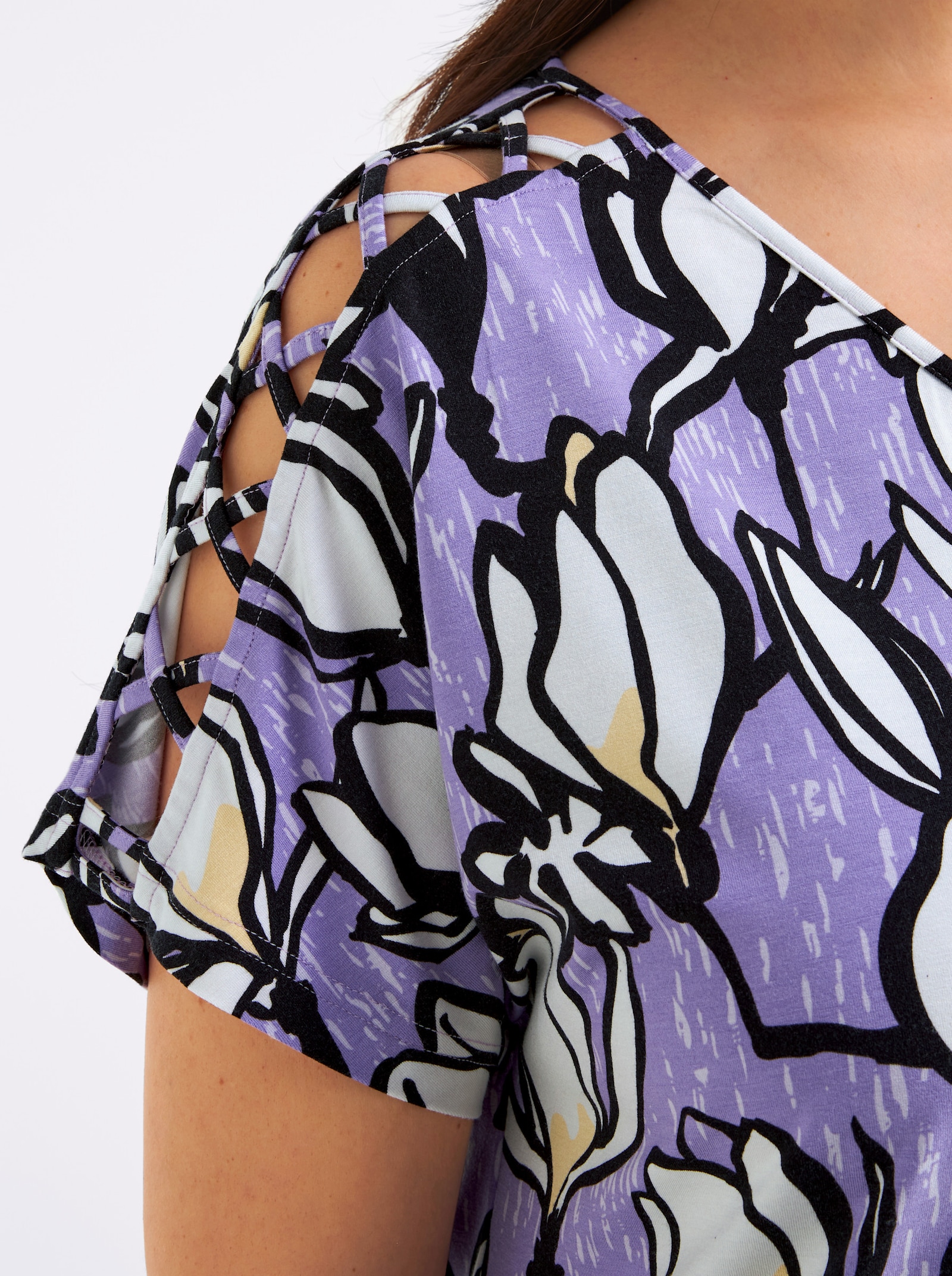 sheego V-Shirt mit raffiniert geschlitzten Ärmeln - flieder-ecru-bedruckt