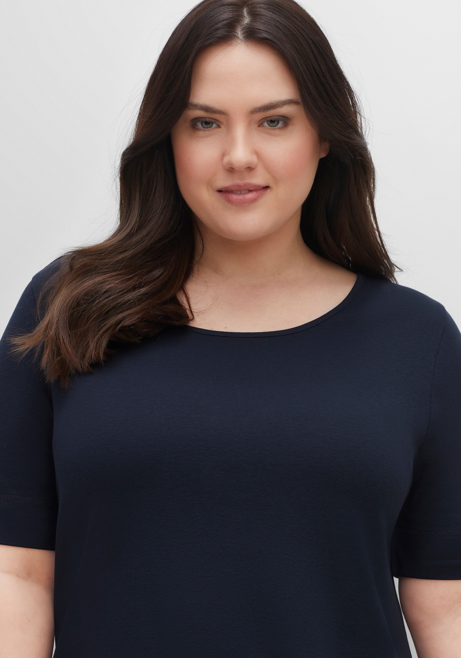 sheego Lang shirt met afgeronde zoom - nachtblauw