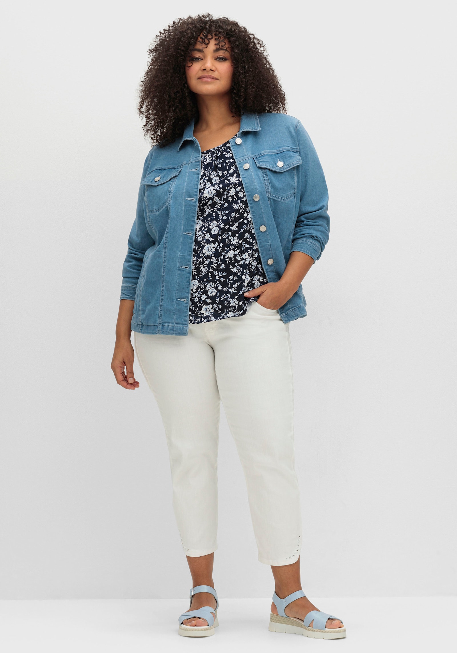 Jeansjacke mit aufgesetzten Brusttaschen - blue-bleached