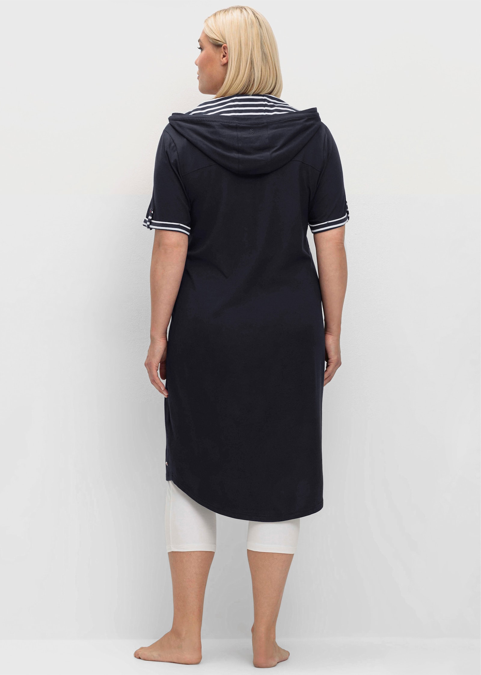 sheego Freizeitkleid mit Kontrastdetails - tiefblau