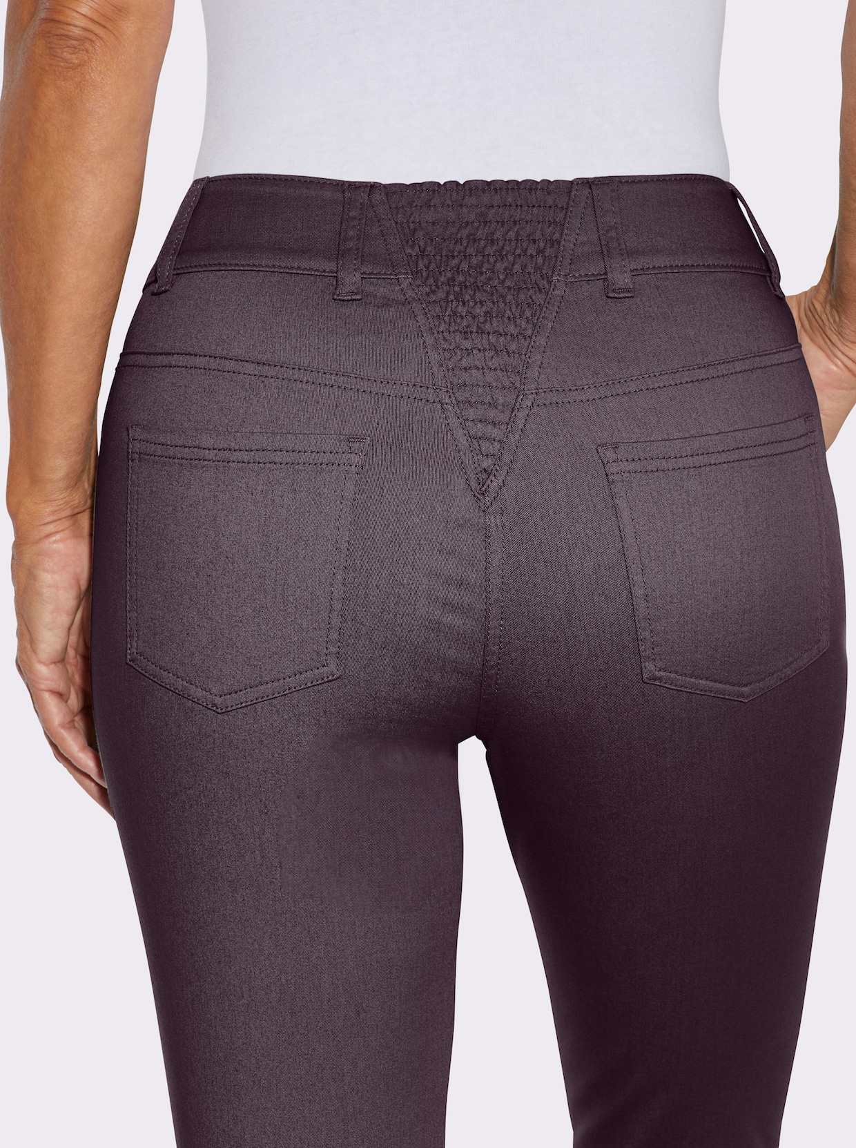 Jeans mit Stretch-Einsatz hinten - aubergine