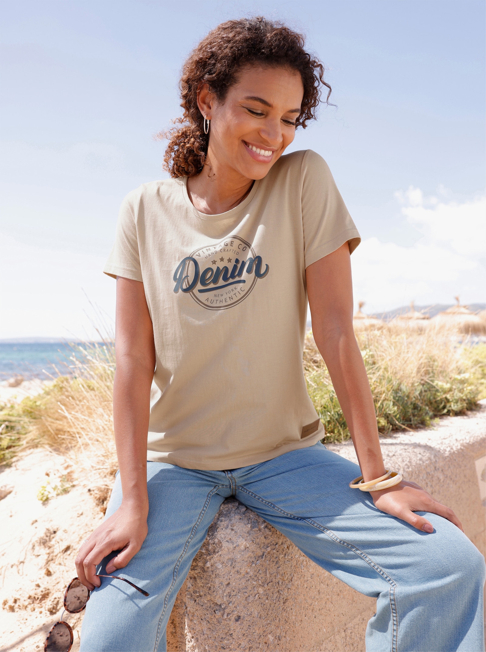 Kurzarmshirt mit platziertem Schriftzug - beige