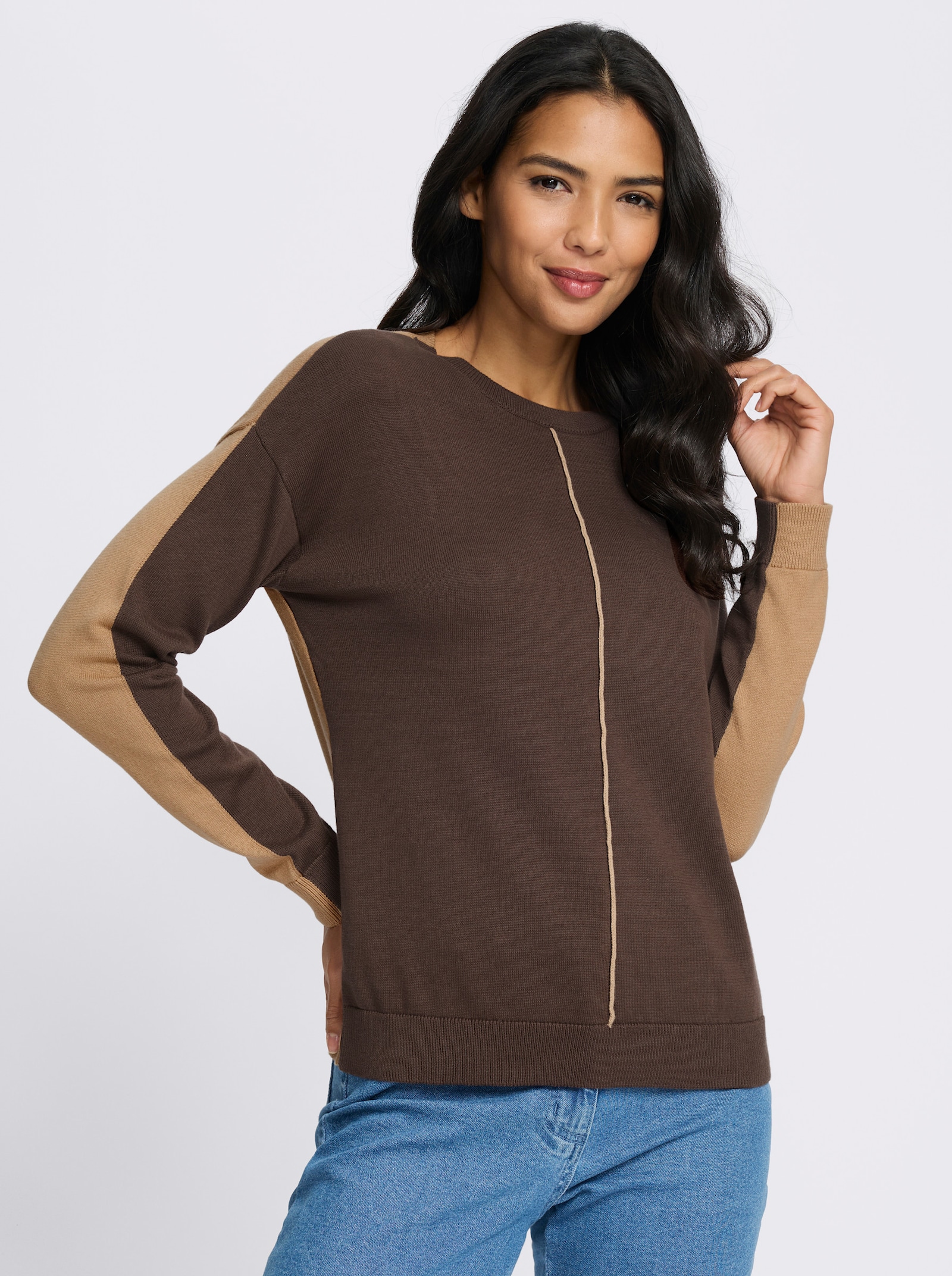 Rundhalspullover mit Kontrasten - schoko-camel