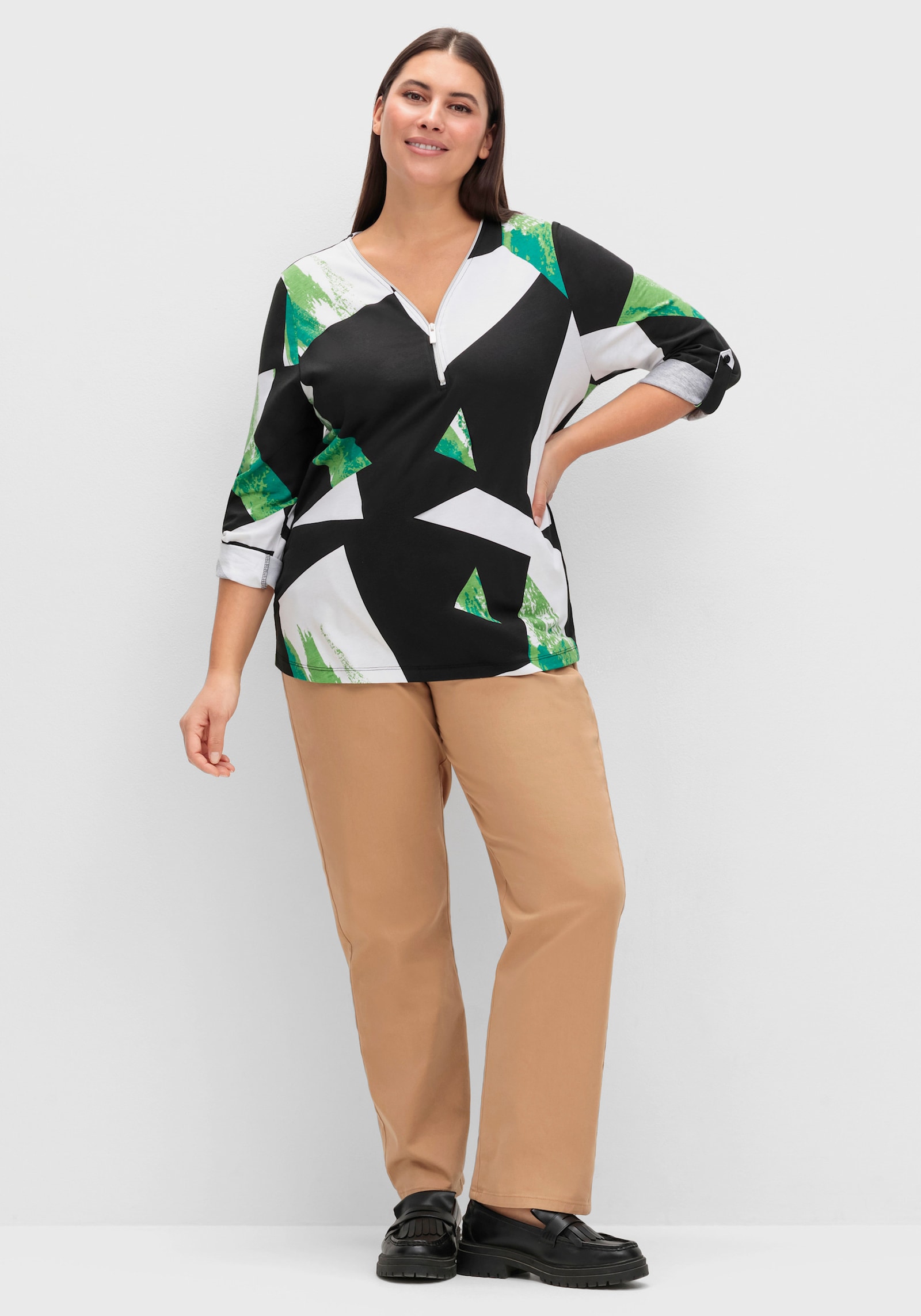 V-Shirt im Grafik-Dessin - schwarz-apfel-gemustert