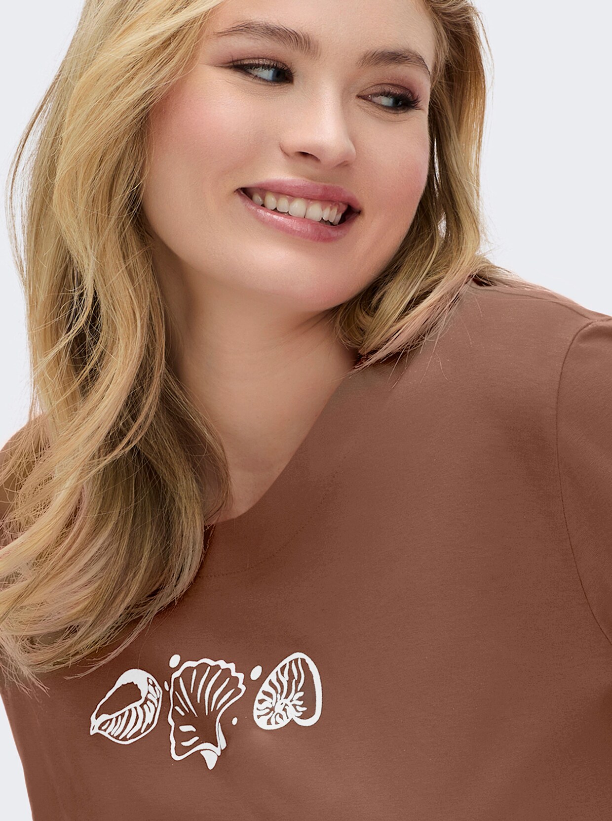 Kurzarmshirt mit Muschel-Druck - braun