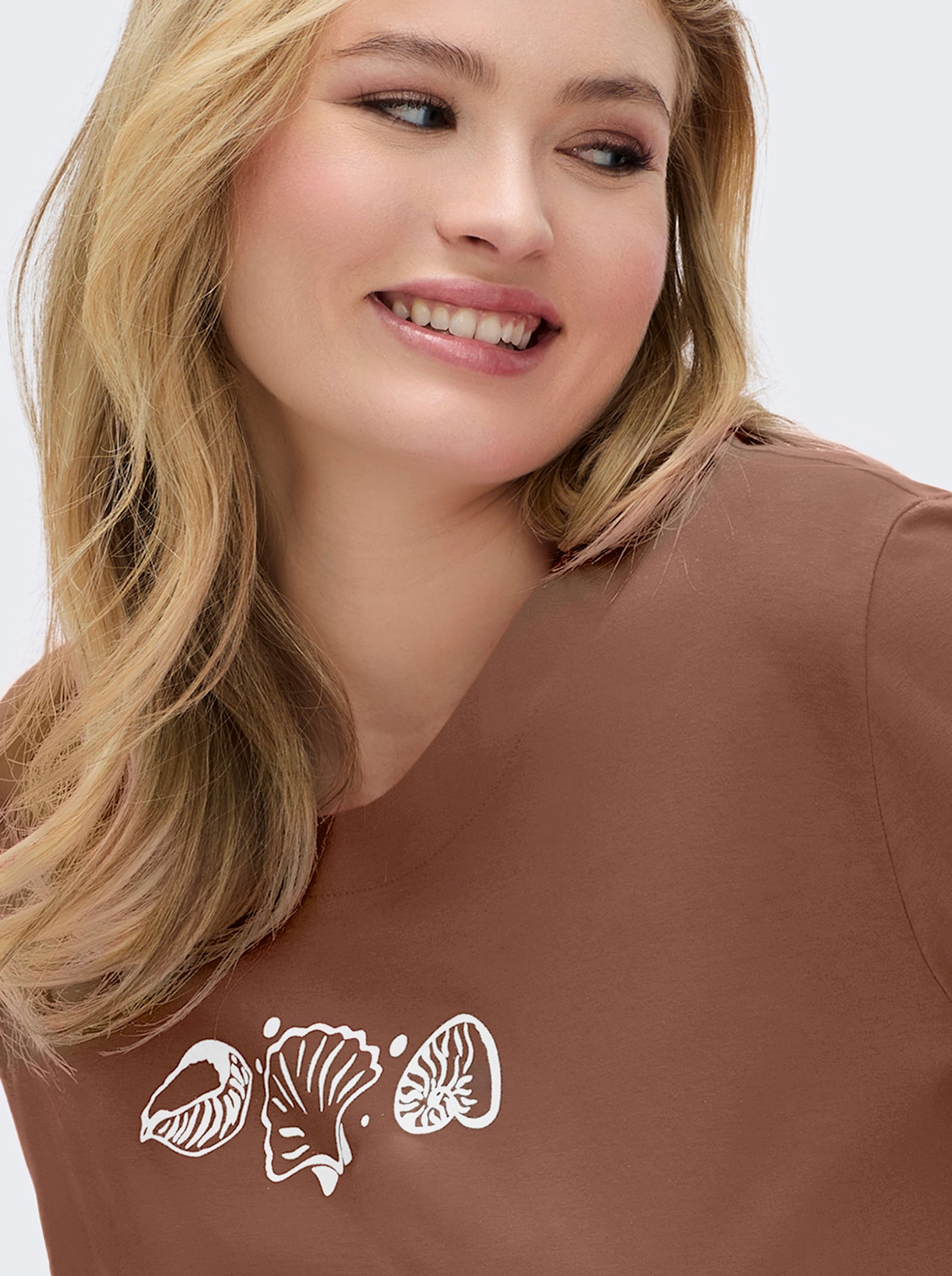 Kurzarmshirt mit Muschel-Druck - braun