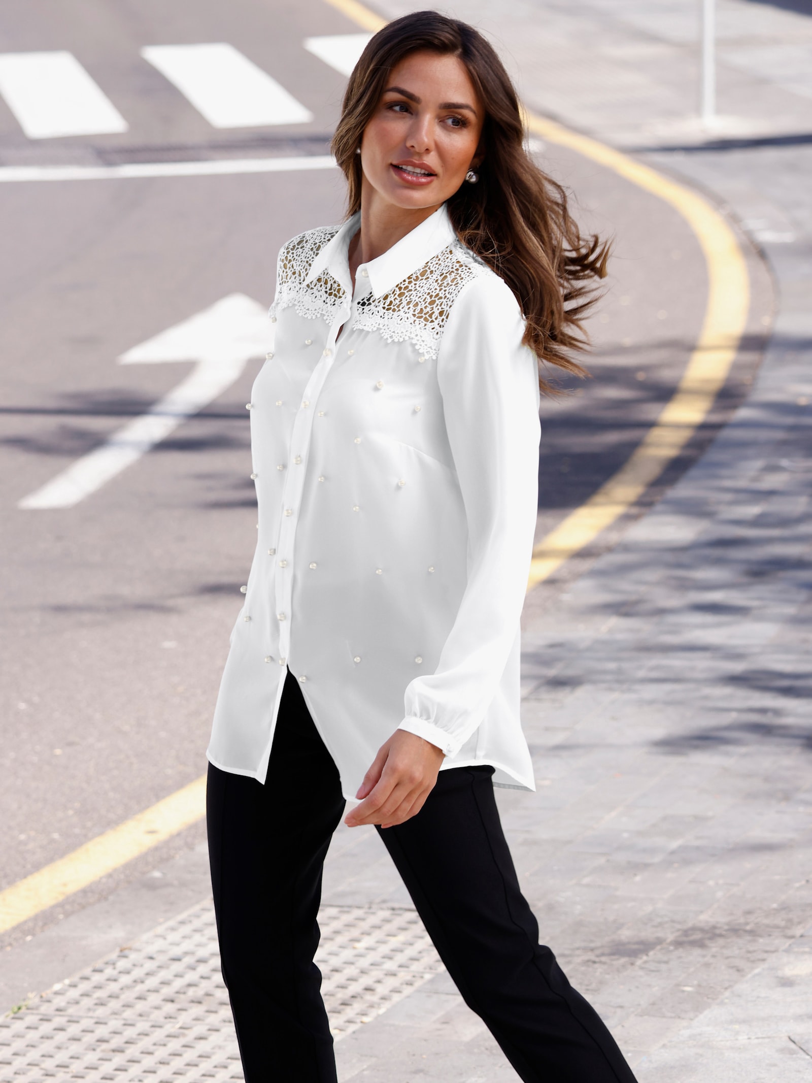 Longbluse mit Spitze und Zierperlen - ecru