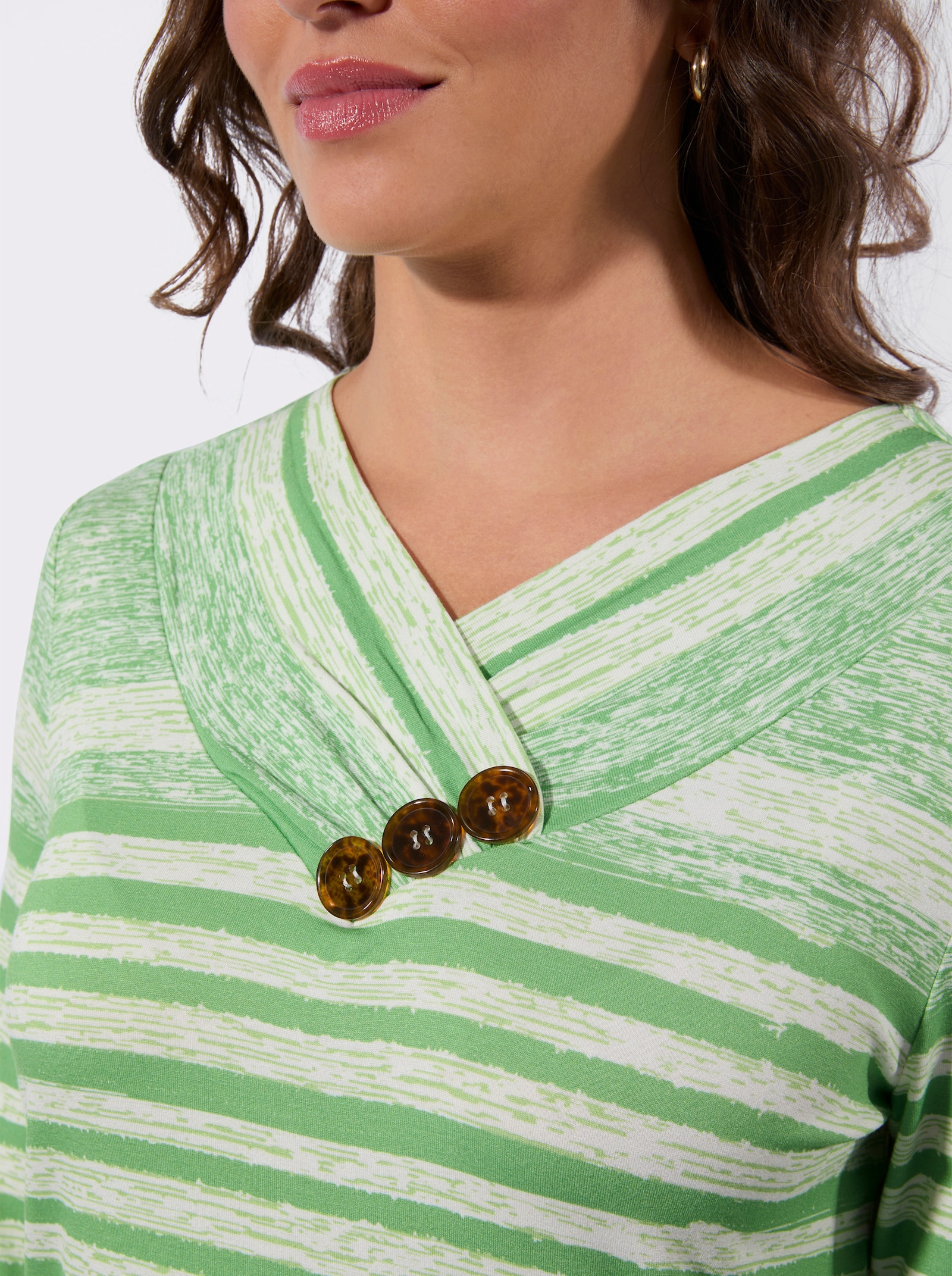 V-shirt met op dessin geplaatste print - appelgroen-ecru bedrukt