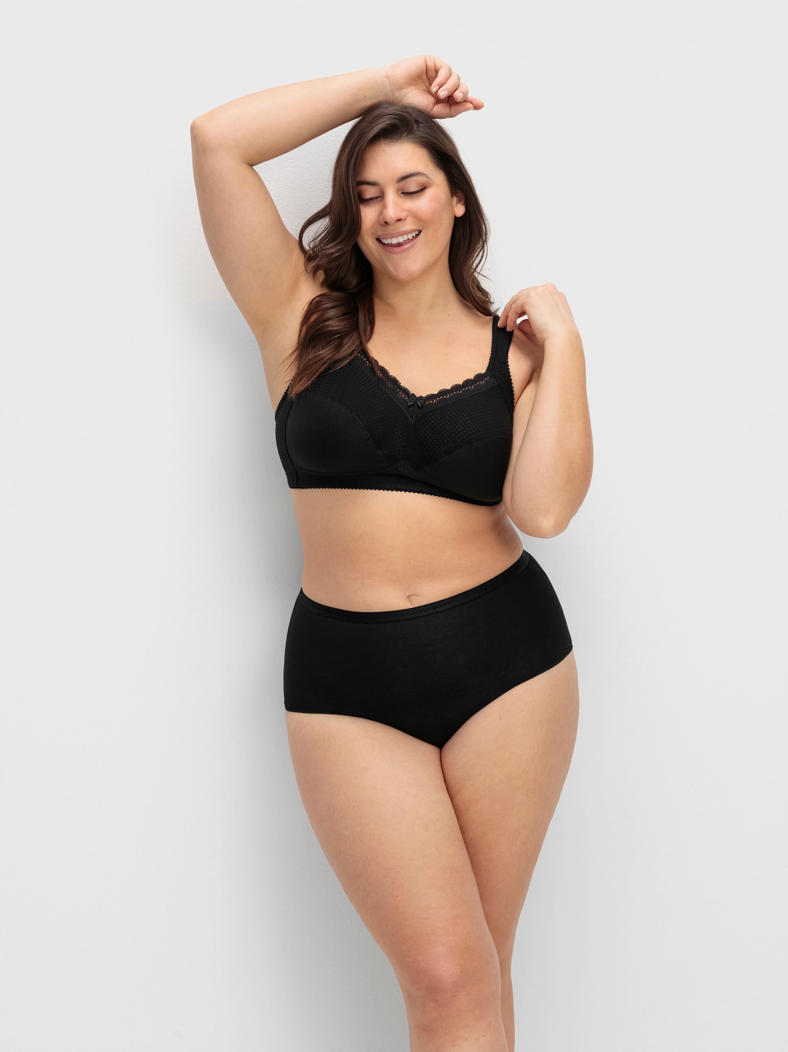 Taillenslip mit Elastik-Abschlüssen - schwarz
