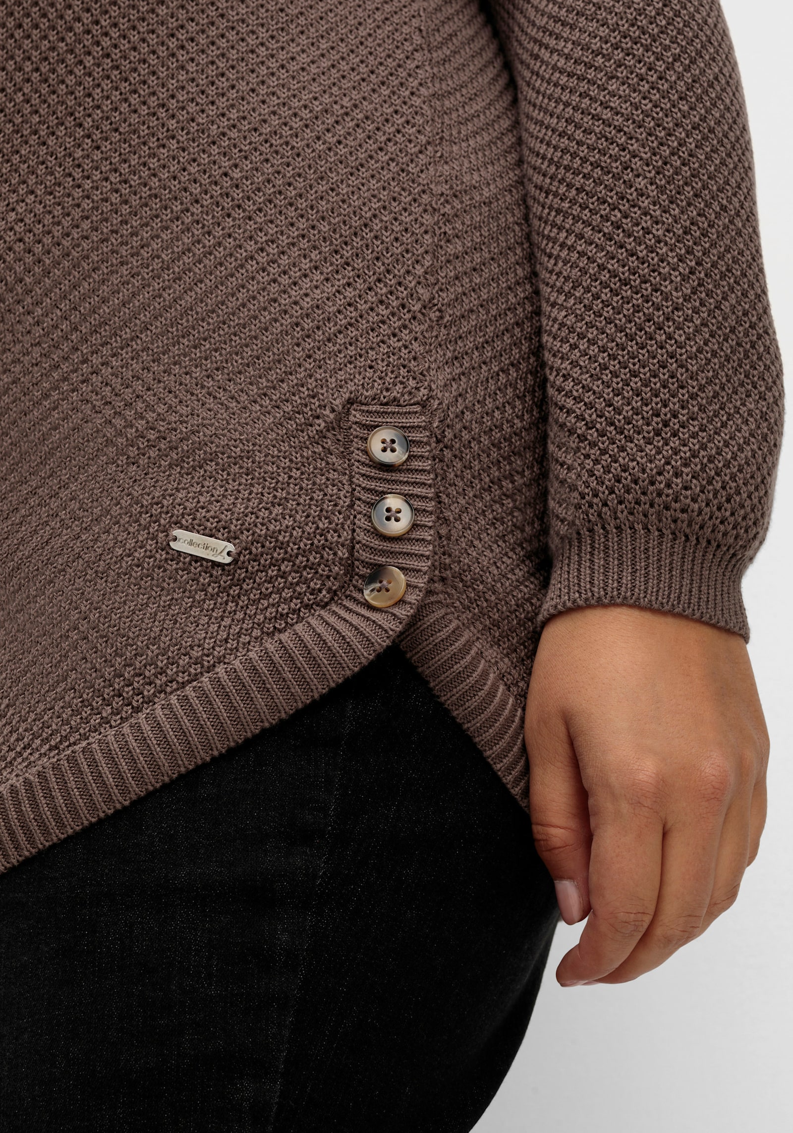 Rundhalspullover mit abgerundetem Saum - dunkeltaupe