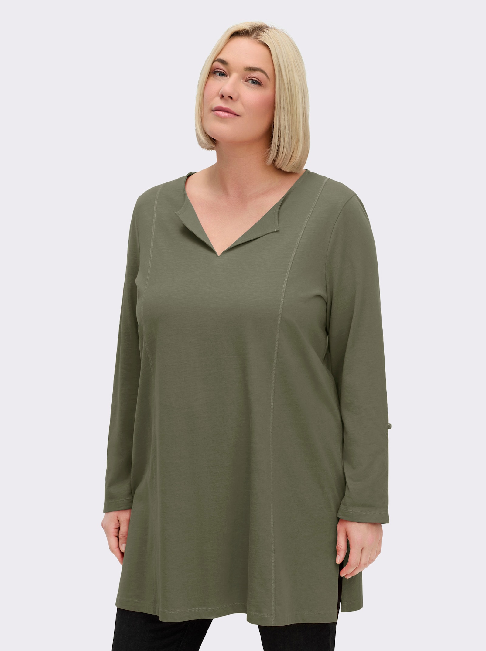 sheego Lang shirt met V-split en opstroopbare mouw - kaki