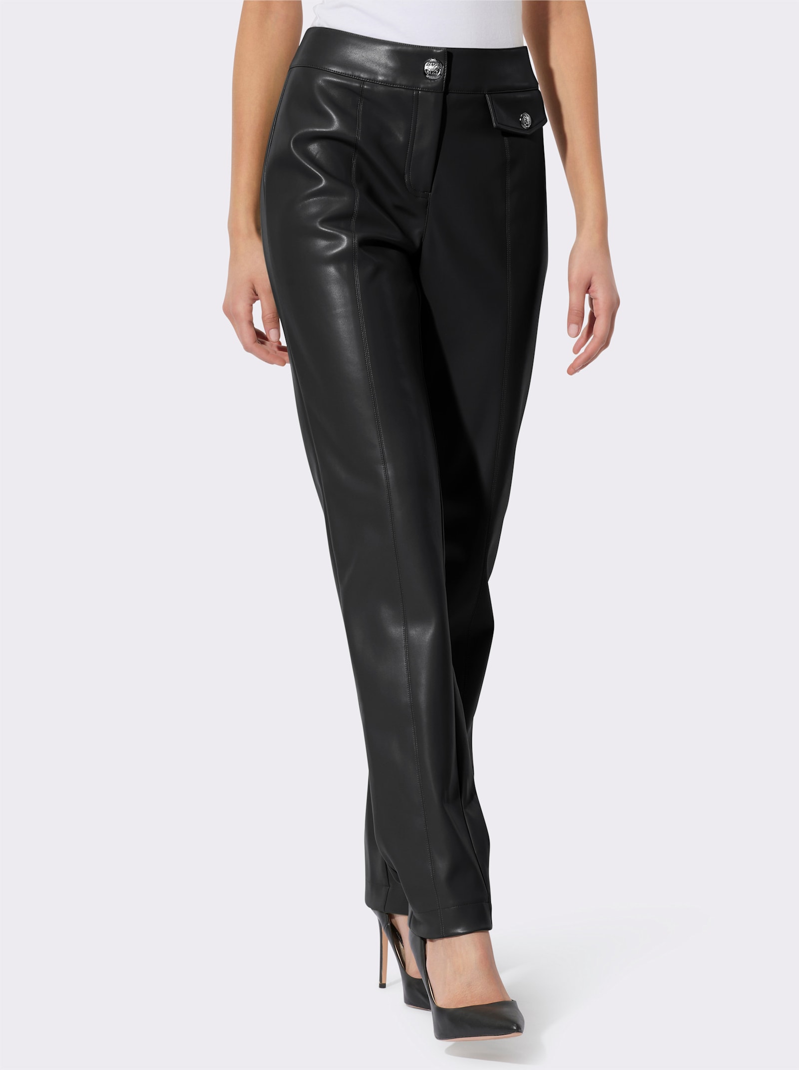 Lederimitathose mit goldfarbigen Schmucknöpfen - schwarz