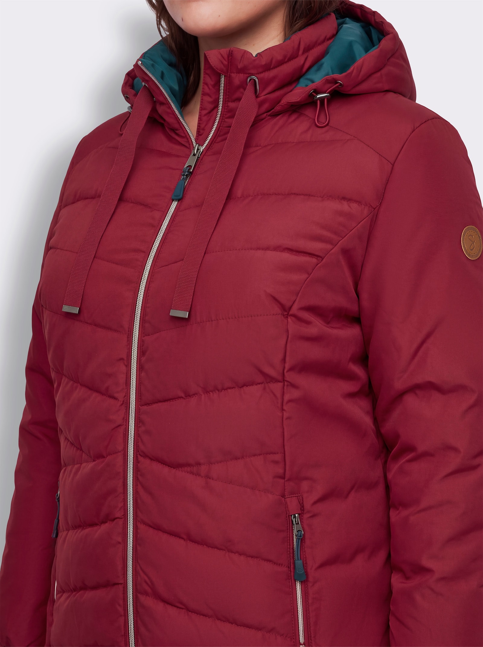 sheego Outdoorjacke mit schmeichelndem V-Steppmuster - kirsche