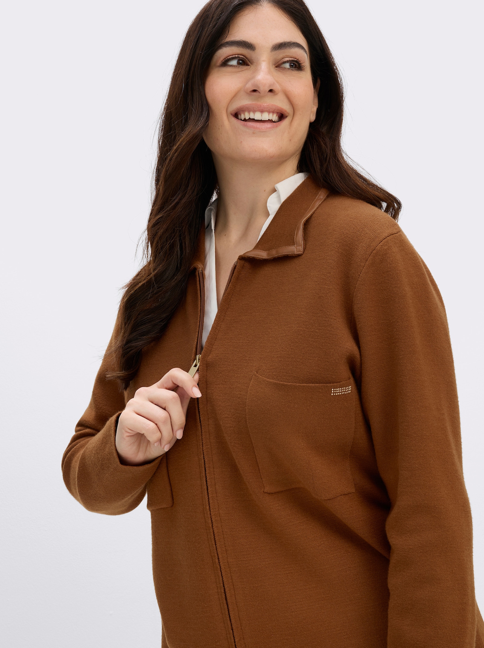 sheego Cardigan mit Polokragen und Reißverschluss - cognac