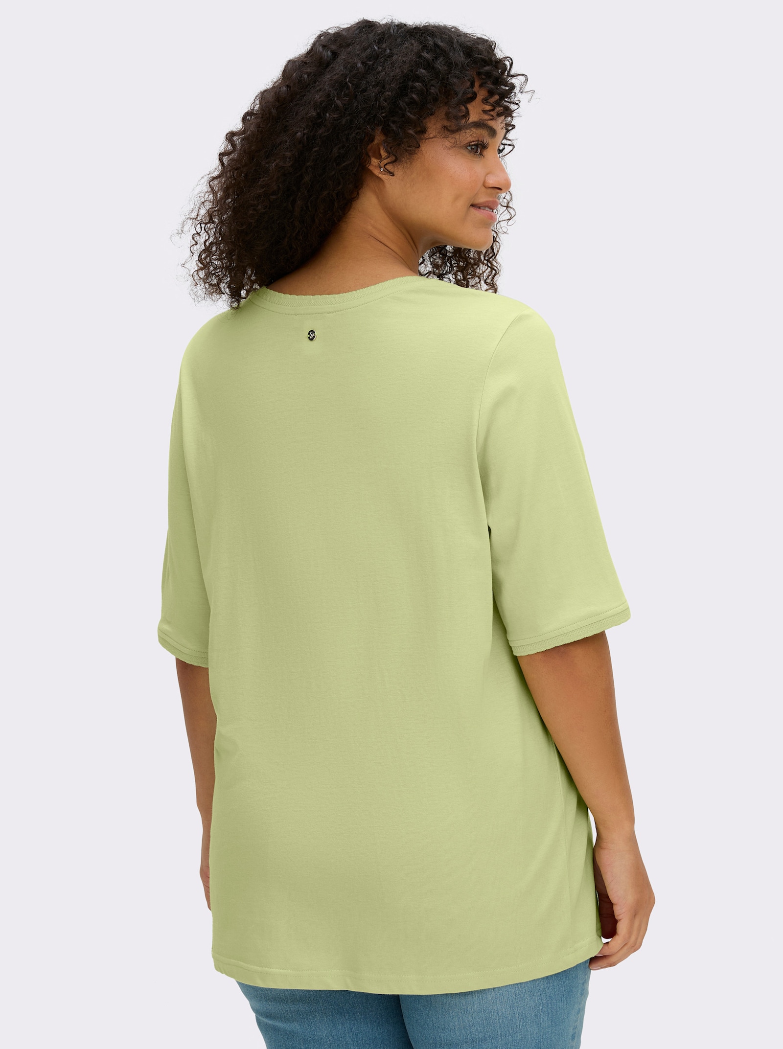 sheego Shirt met ajourband bij de V-hals en op de mouwen - pistache