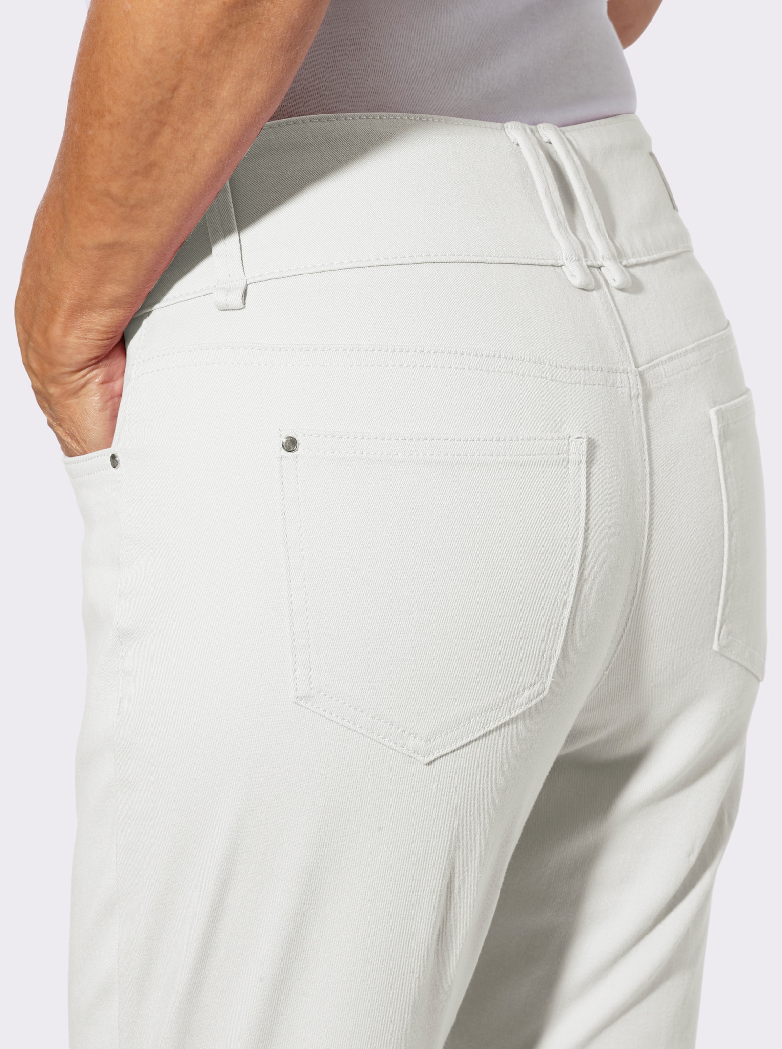 Bootcut-Jeans mit hoher Taille - weiß