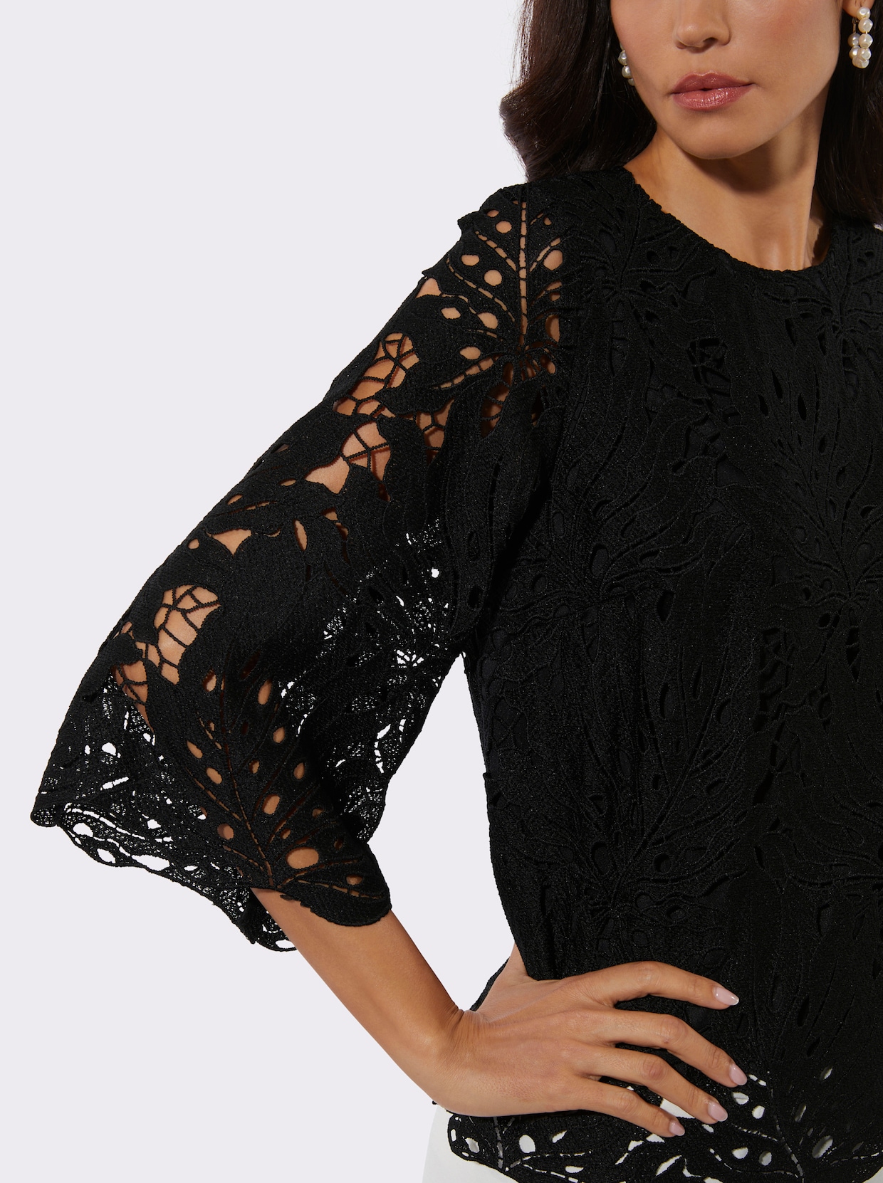 Spitzenbluse mit leicht ausgestellten Ärmeln - schwarz