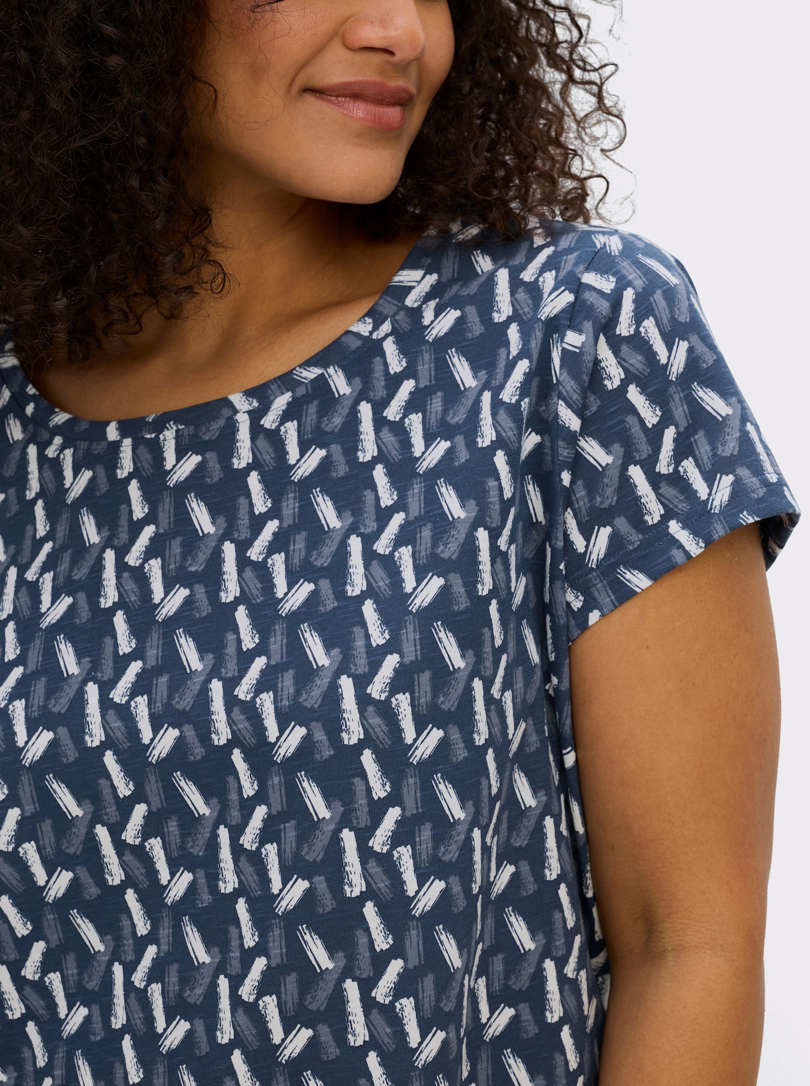 Rundhalsshirt mit Flammgarn-Struktur - dunkelblau-ecru-bedruckt