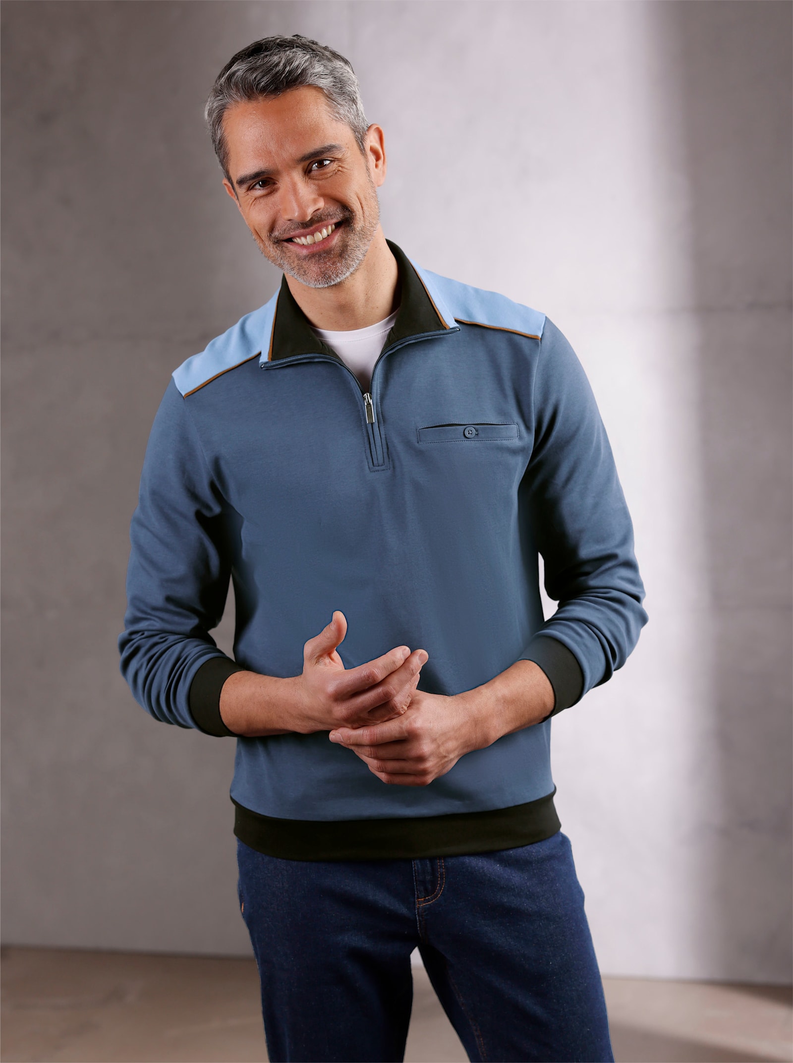 Sweatshirt met contrastdetails - donkerblauw