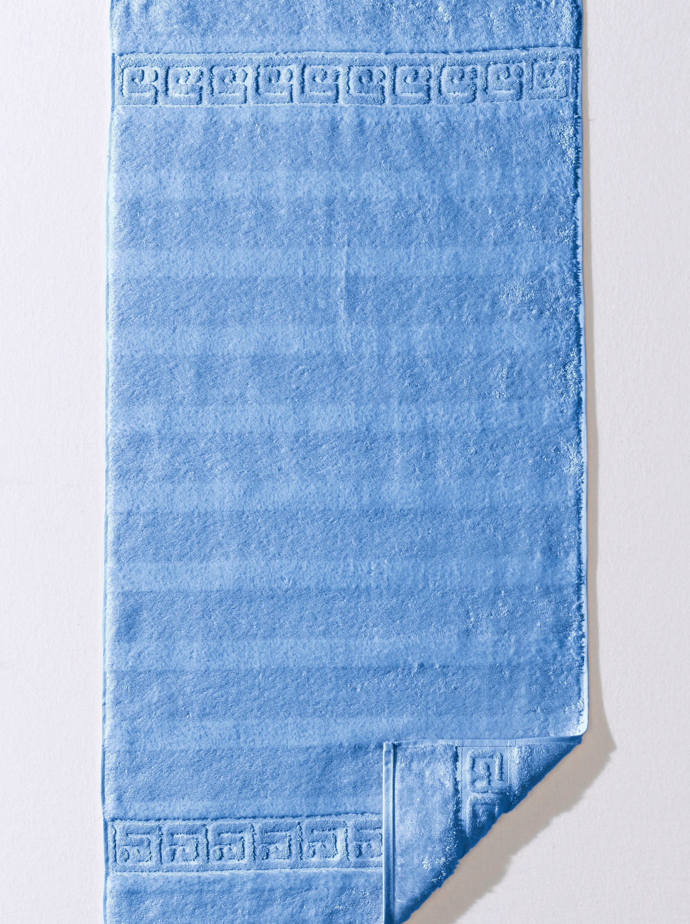 bleu günstig Kaufen-Handtuch in bleu von Cawö. Handtuch in bleu von Cawö <![CDATA[Handtuch-Programm mit eleganter Mäanderborte und dezenten Veloursstreifen. Besonders langlebige und saugstarke Walkfrottier-Qualität.]]>. 