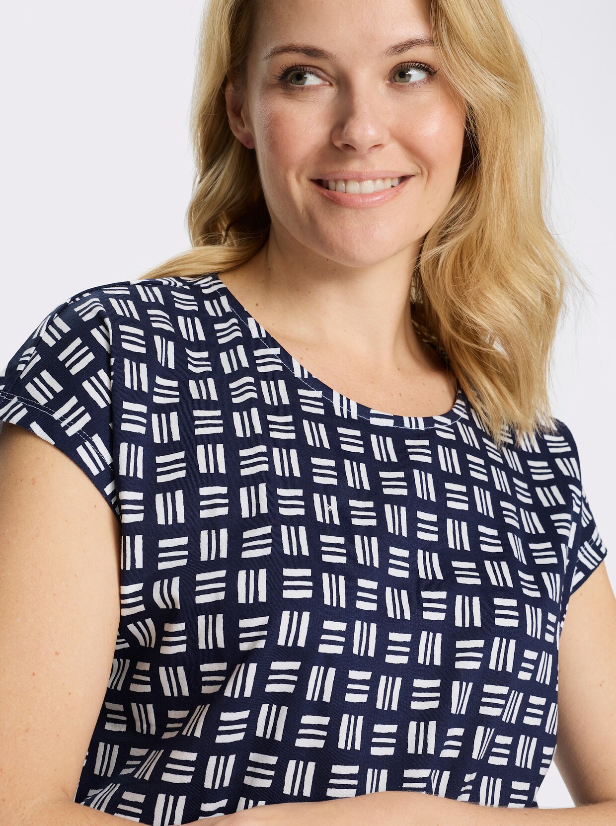 Kurzarmshirt im Allover-Druckmuster - marine-ecru-bedruckt