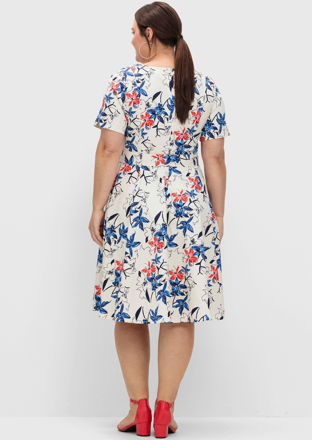 sheego Robe de cocktail - couleur ivoire imprimé
