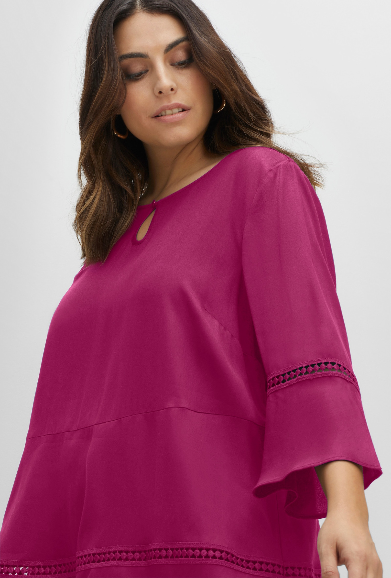 sheego Tunika mit Lochmusterdetails, in A-Linie - magenta