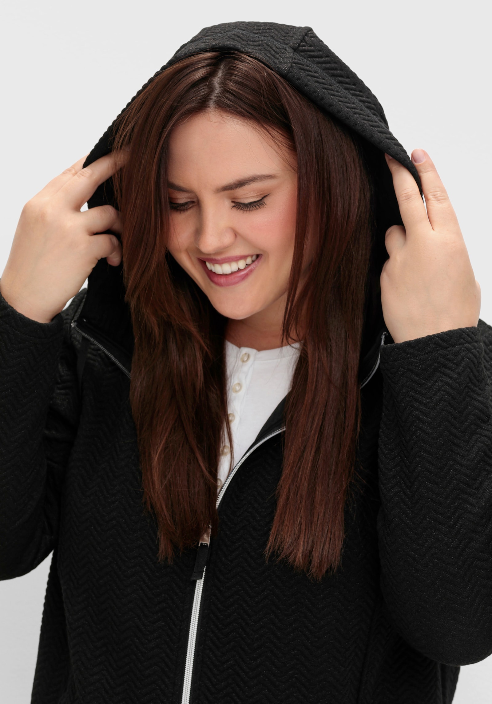 sheego Sweatjacke mit Steppung, leicht wattiert - schwarz