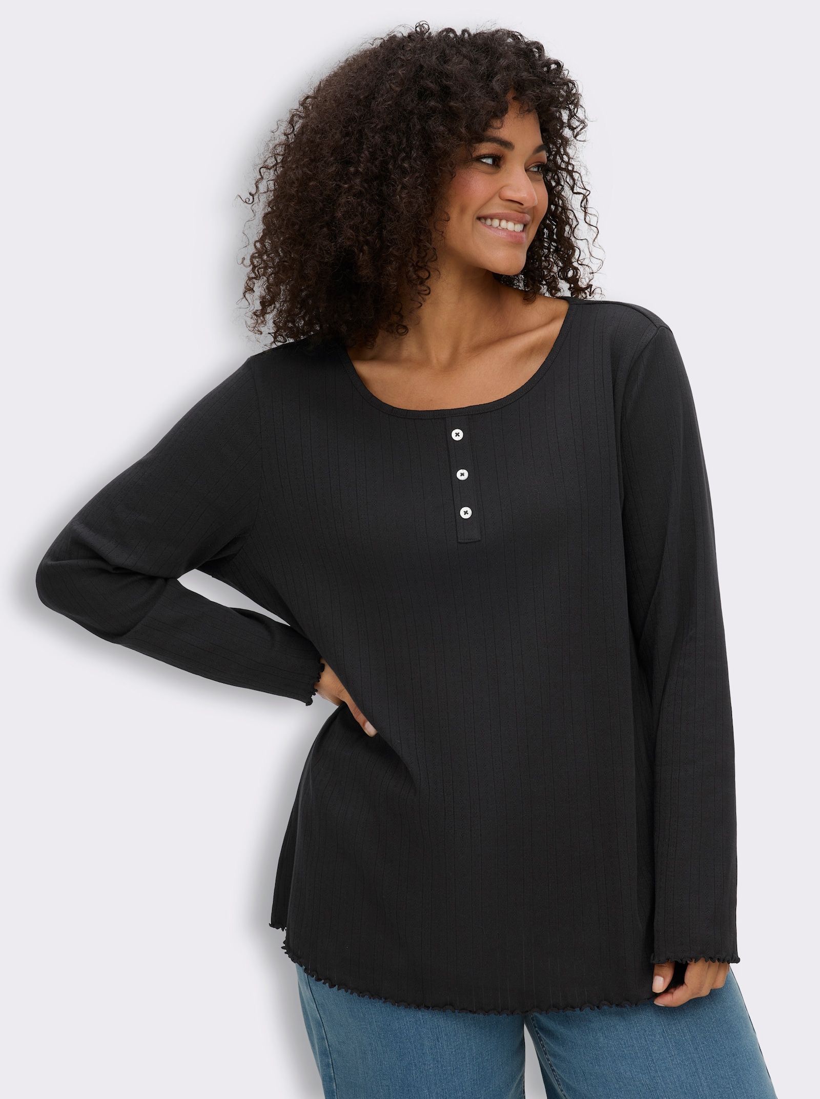 sheego Langarmshirt in Ajour-Qualität, mit Zierknöpfen - schwarz