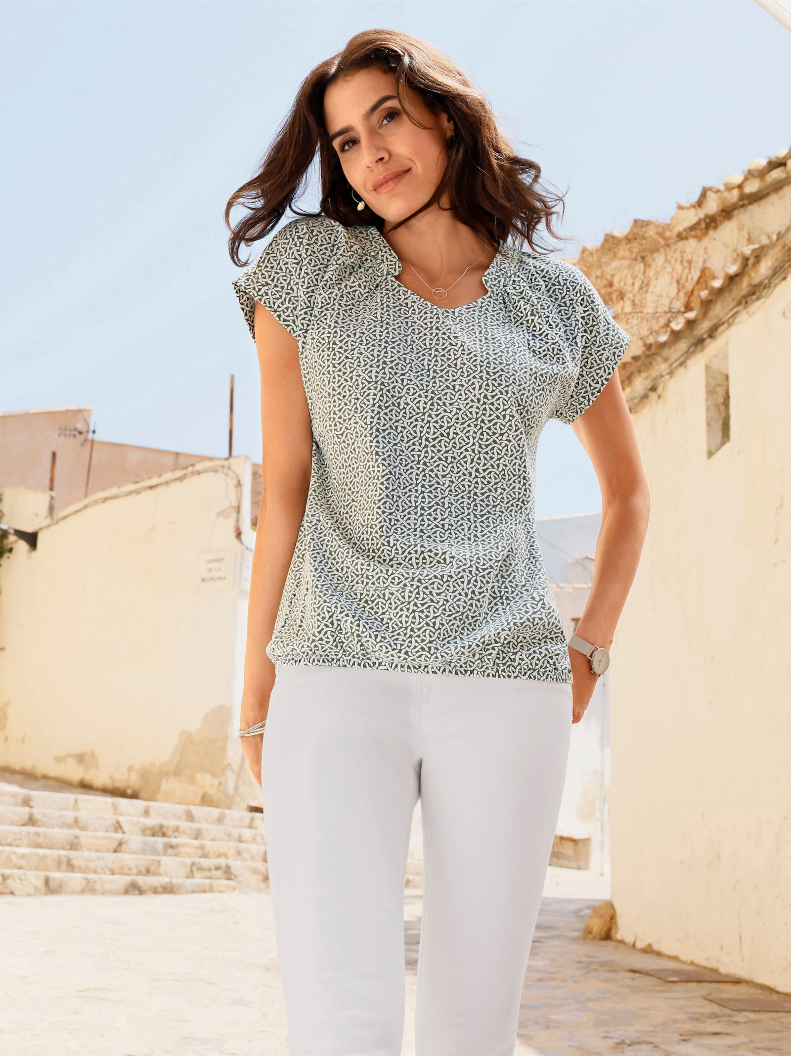 Kurzarmshirt mit kleinen Raffungen - khaki-ecru-bedruckt