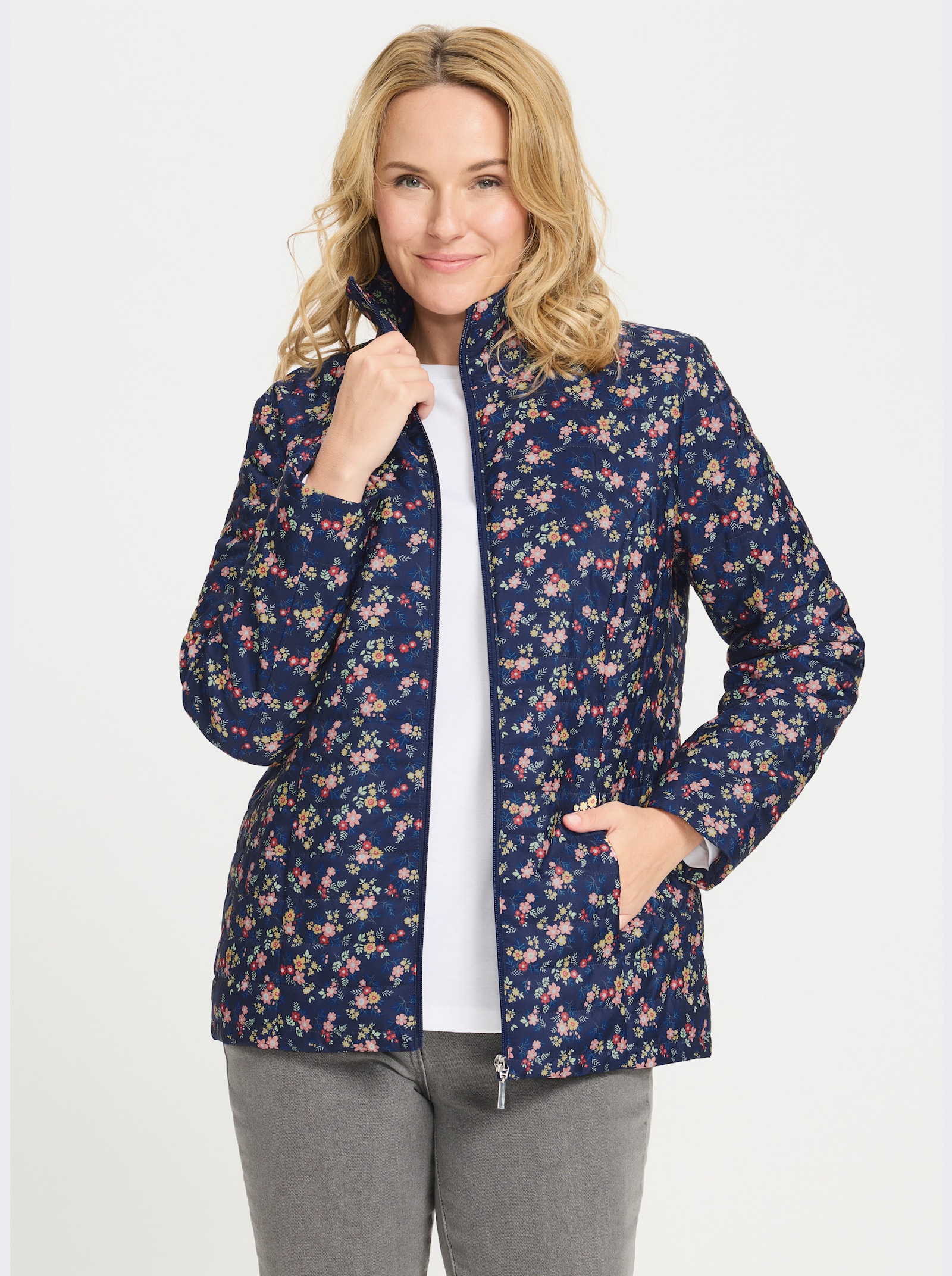 Steppjacke mit Blüten-Druck - marine-erdbeere-bedruckt