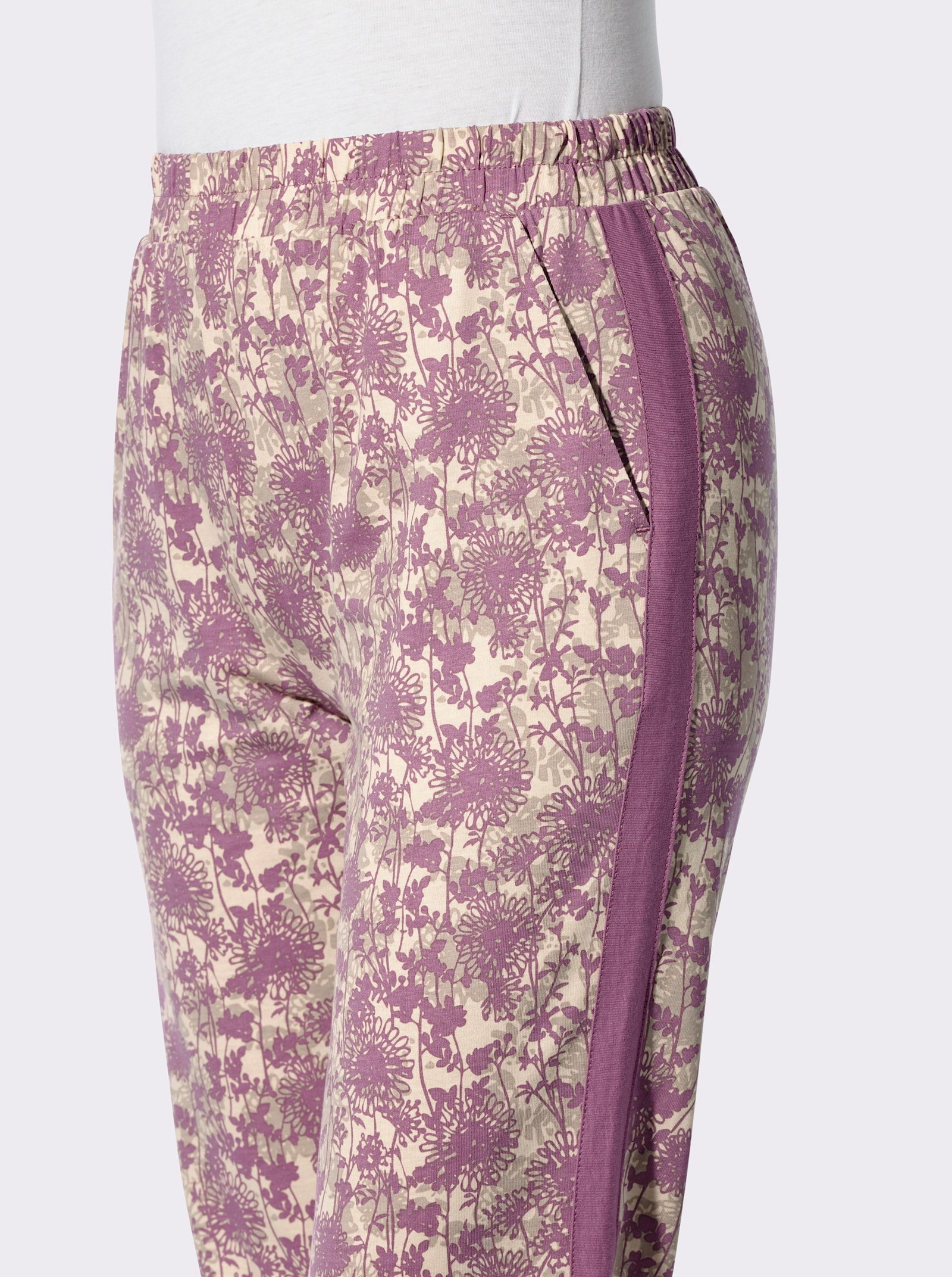 Freizeithose mit Galonstreifen - sand-violett-bedruckt