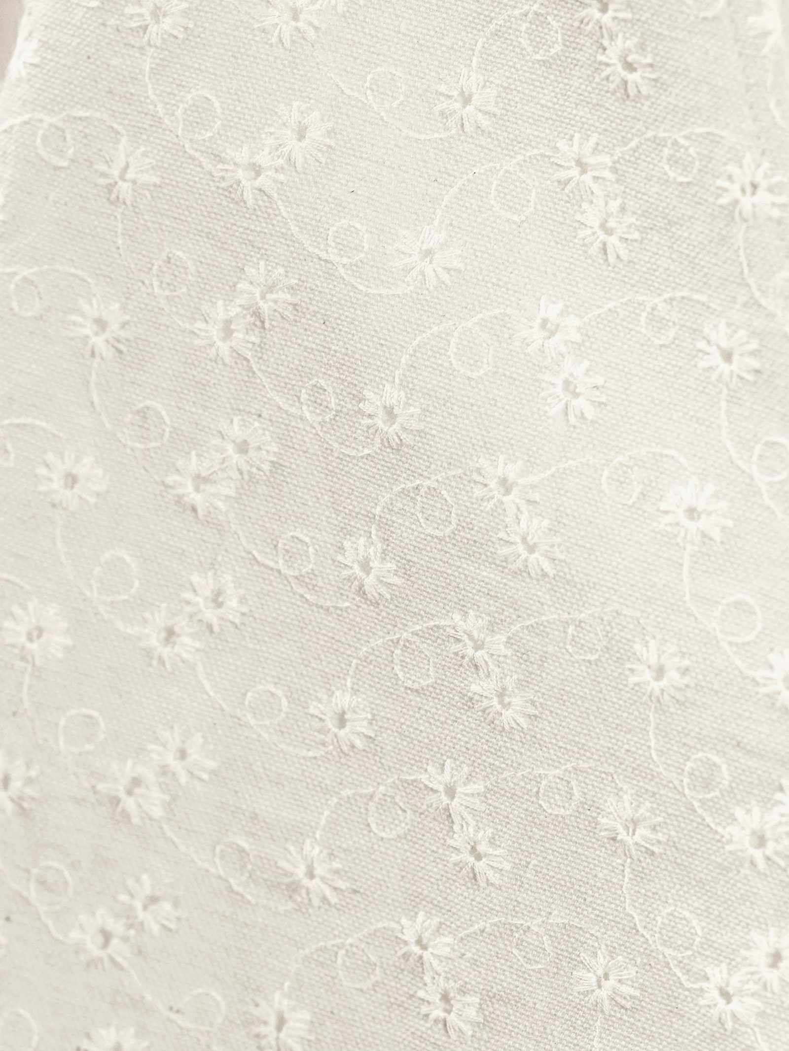 Weste mit Lochstickerei - ecru