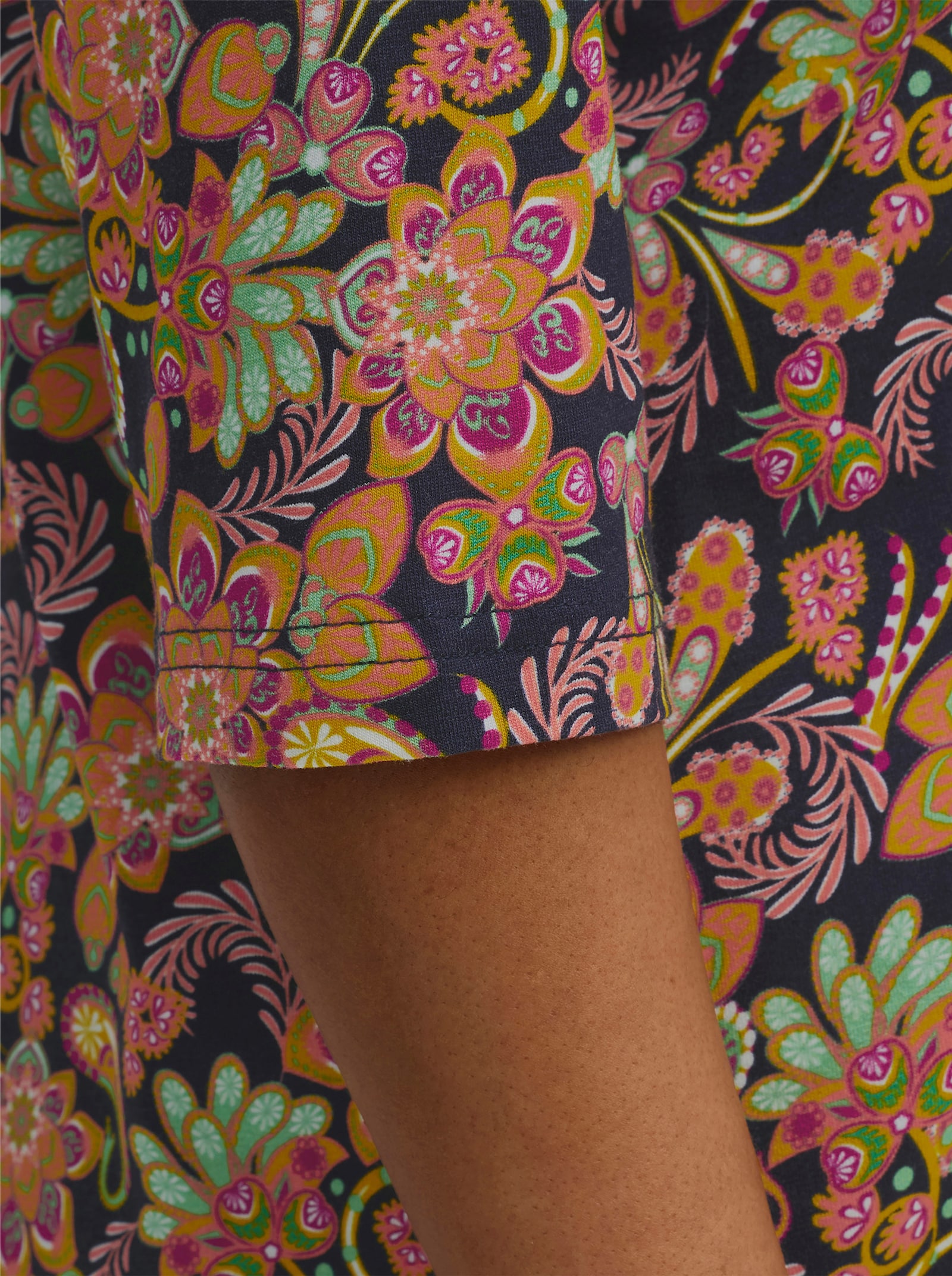 sheego 3/4-Arm-Shirt mit asymmetrischem Saum - ocker-tiefblau-bedruckt
