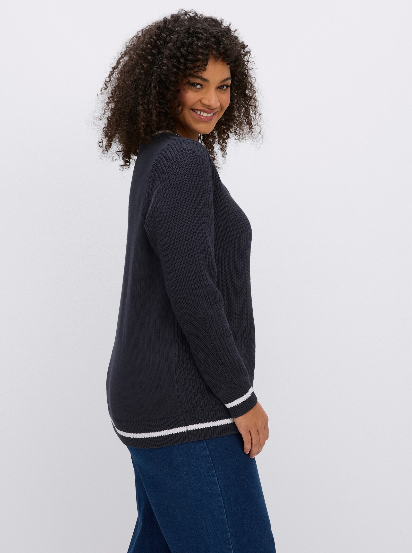 sheego Langarm-Pullover mit Kontrast-Details - tiefblau-ecru