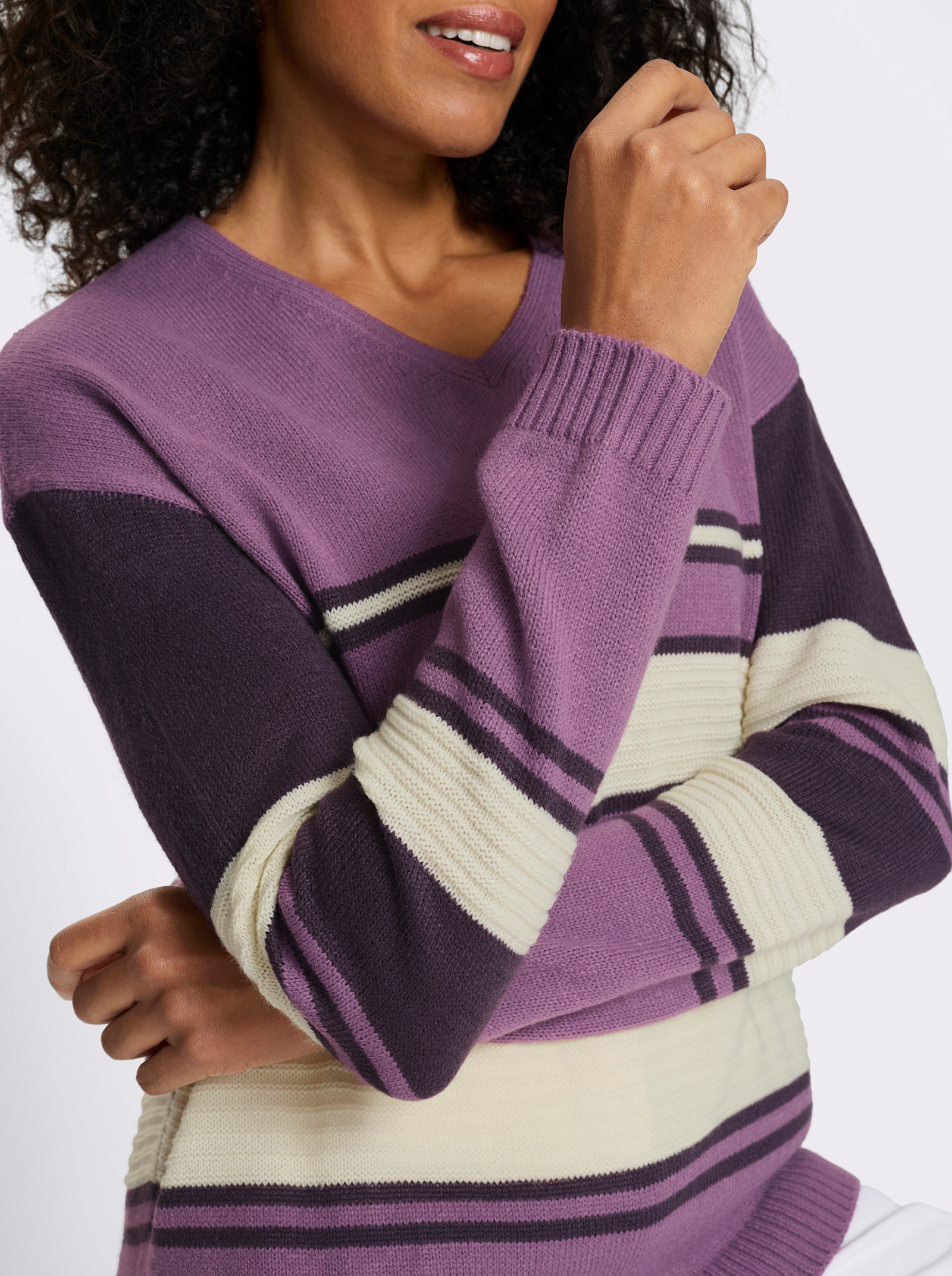 Langarm-Pullover mit platziertem Streifen-Muster - violett-aubergine-gemustert