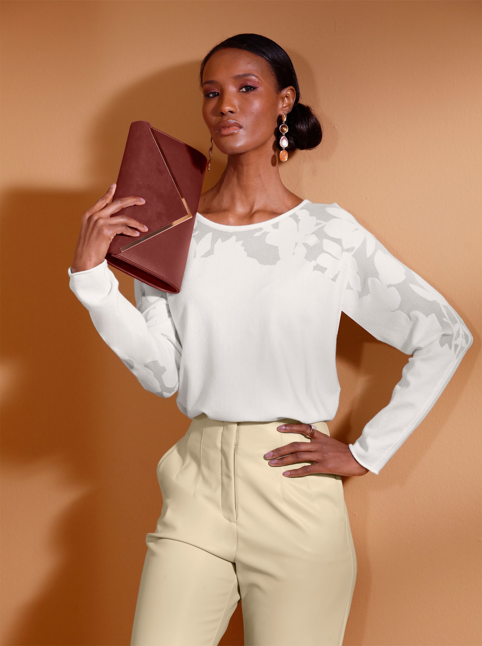 Pull à manches chauve-souris avec motif dévoré - écru à motifs