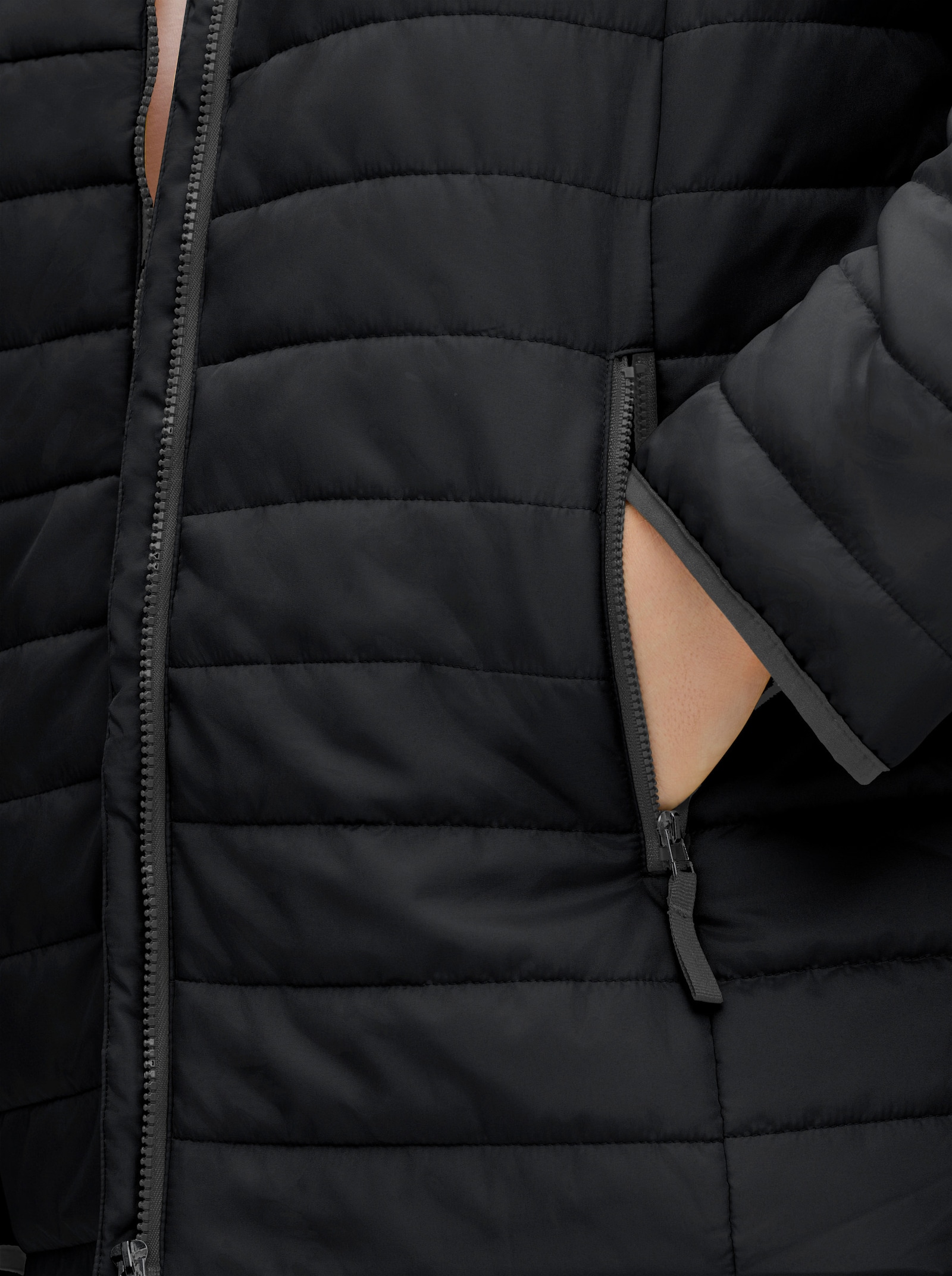 Steppjacke mit kontrastfarbenen Akzenten - schwarz