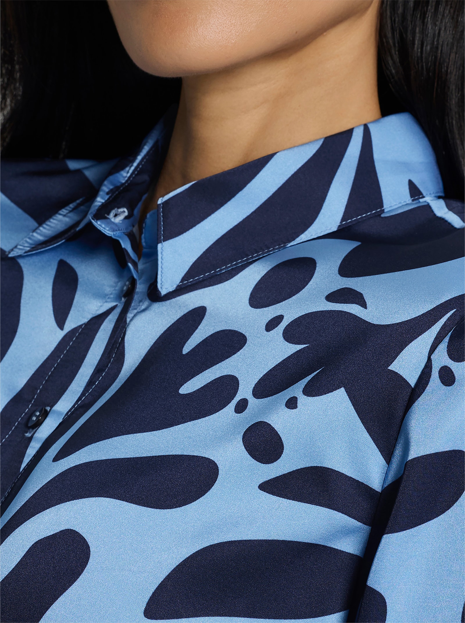 heine Satinbluse im attraktiven Druckmuster - himmelblau-marine-bedruckt