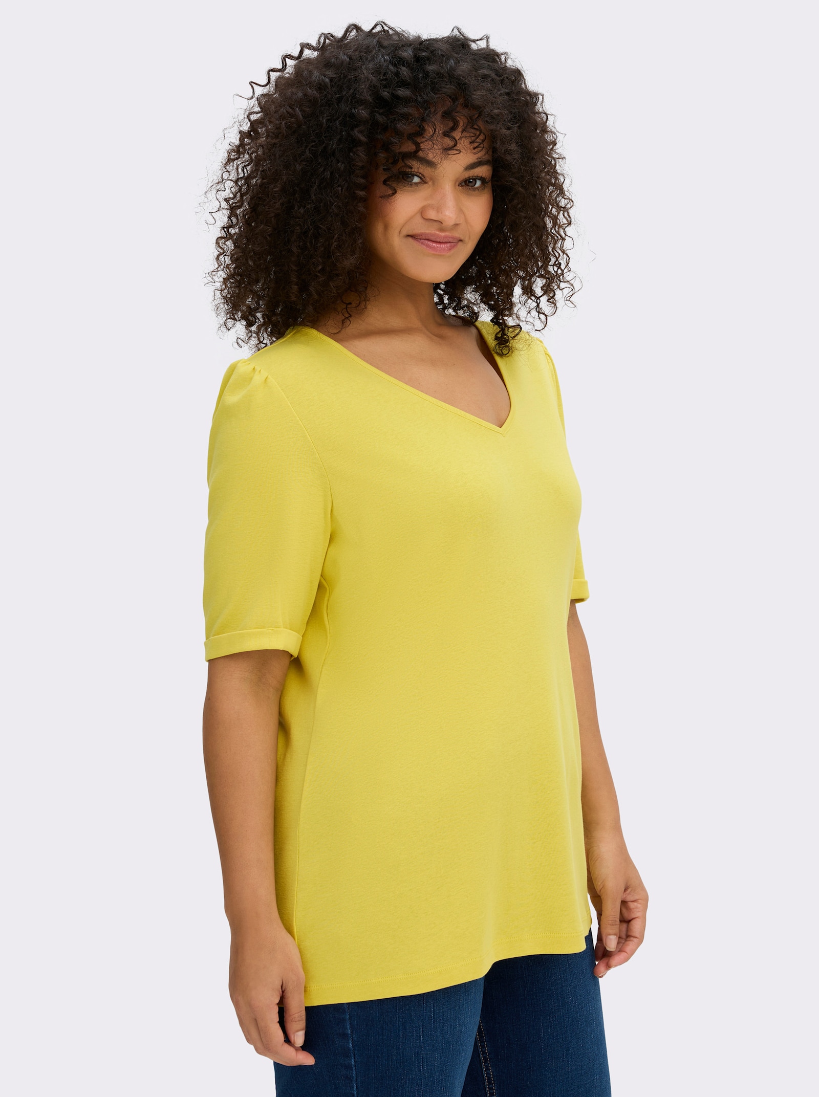 sheego V-Shirt in leicht taillierter Form - limone