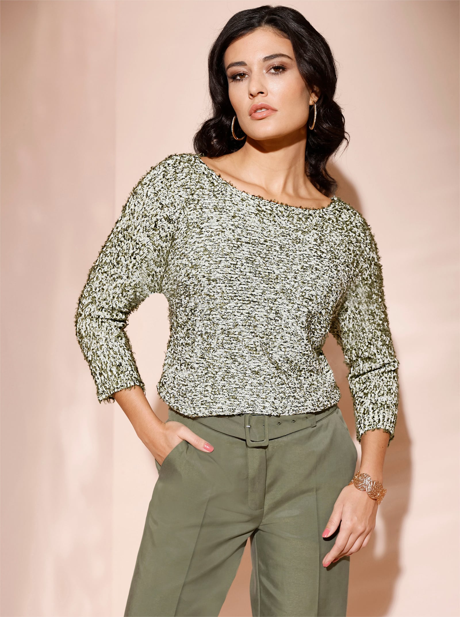  Fledermauspullover aus Bändchengarn - ecru-khaki-gemustert