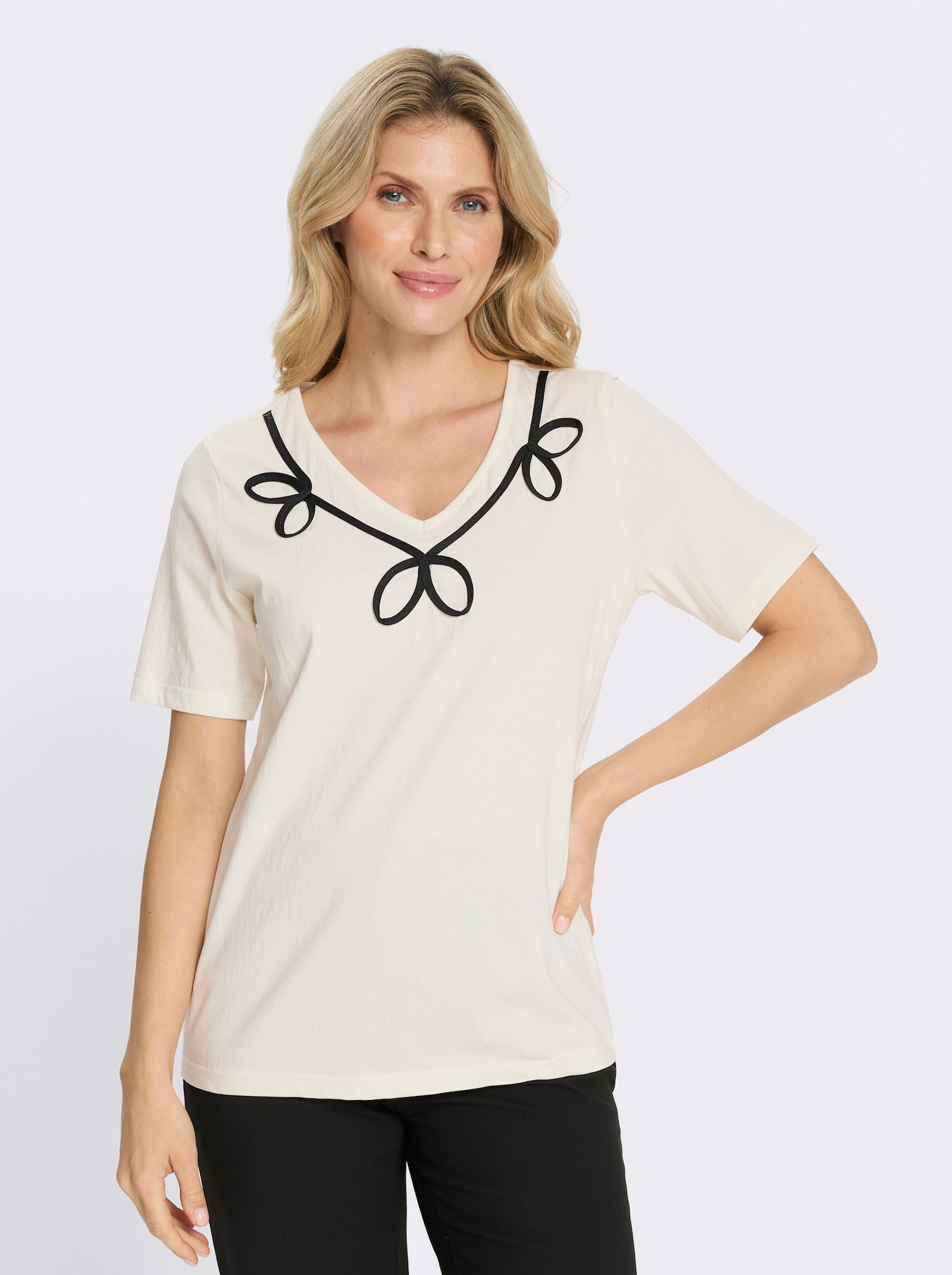 Rundhalsshirt mit Kontrast-Paspel am Ausschnitt - champagner