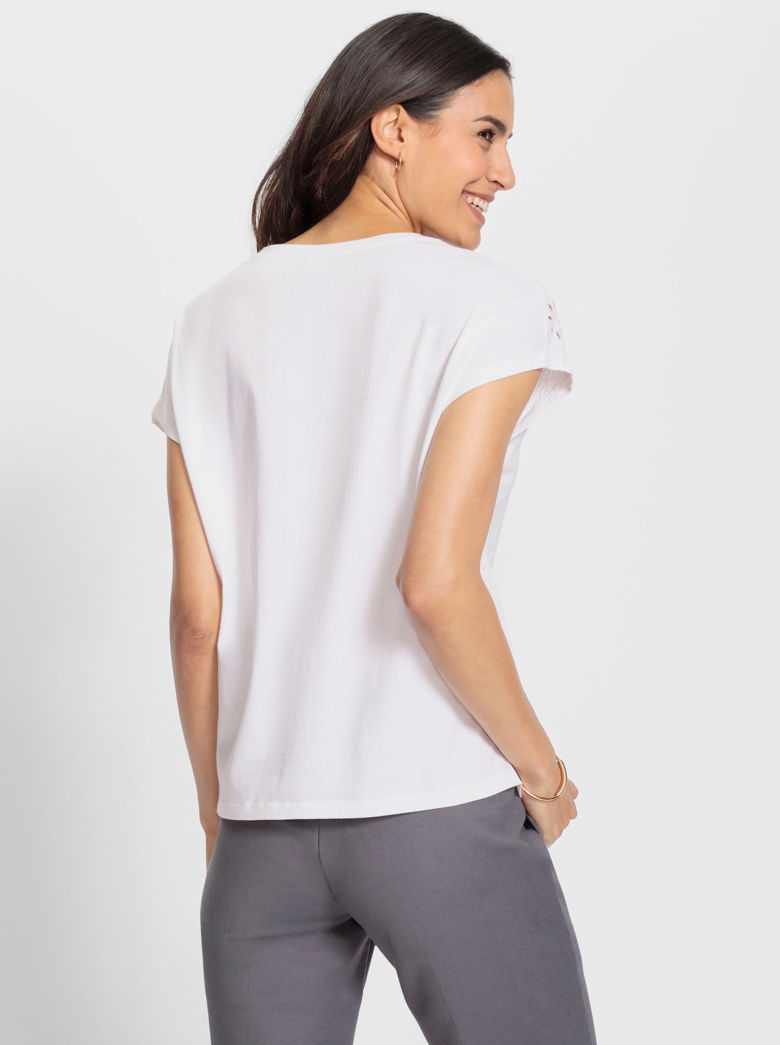 Rundhalsshirt mit Lochstickerei - ecru